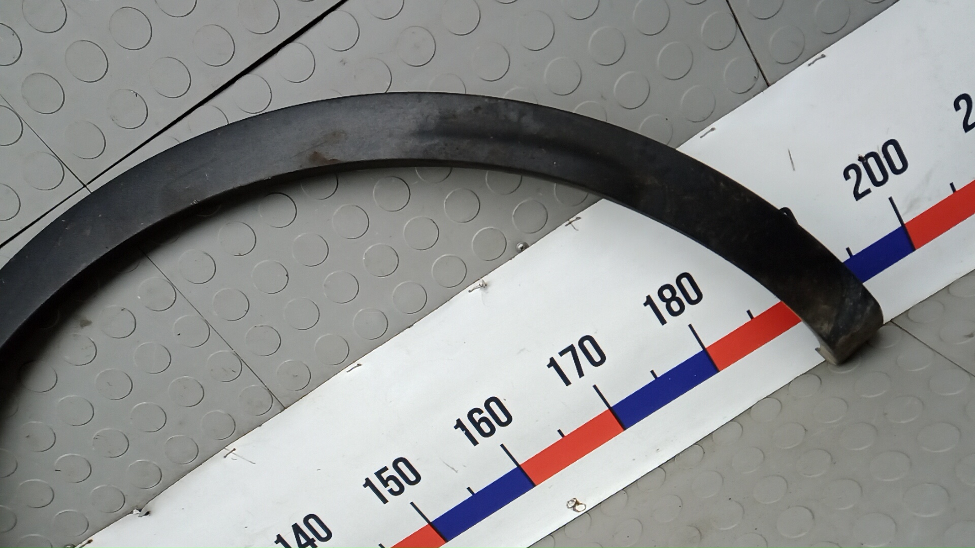 Накладка заднего крыла левого