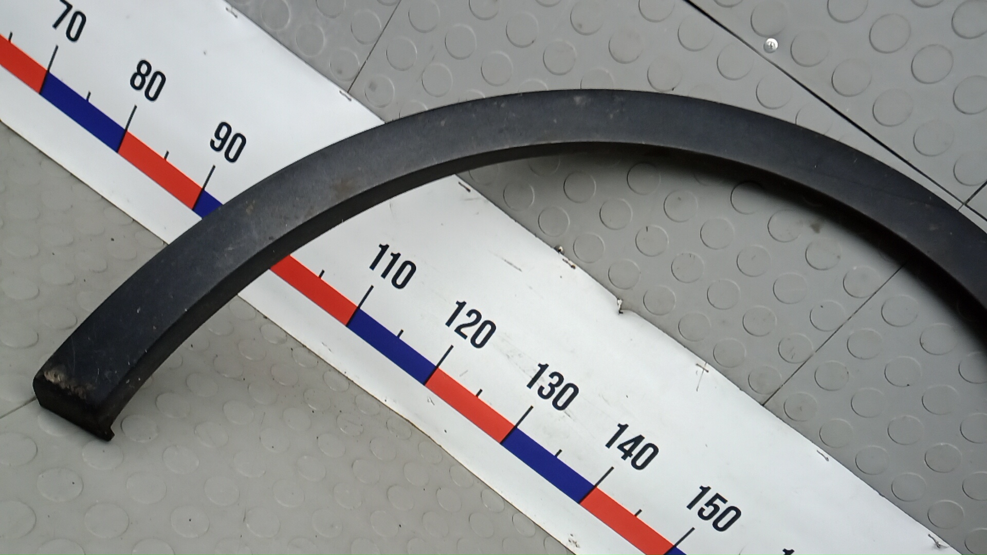 Накладка заднего крыла левого