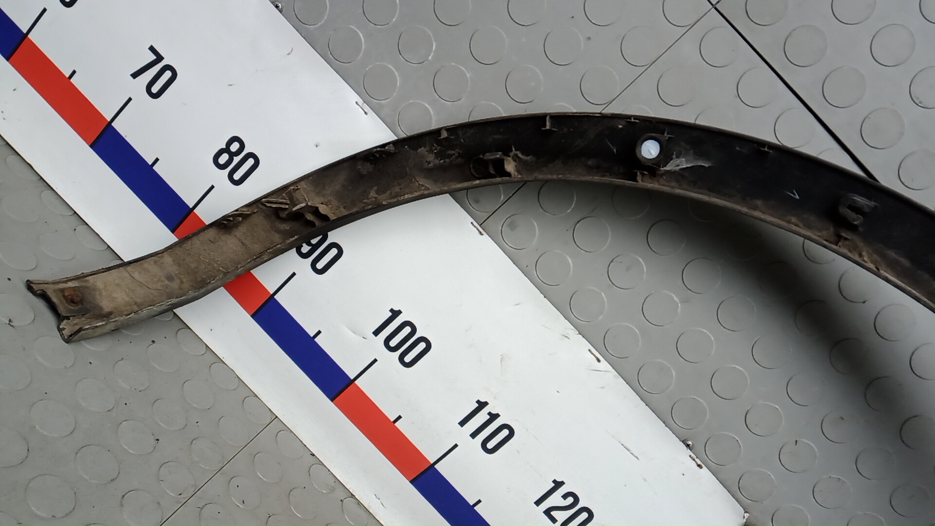 Накладка заднего крыла левого