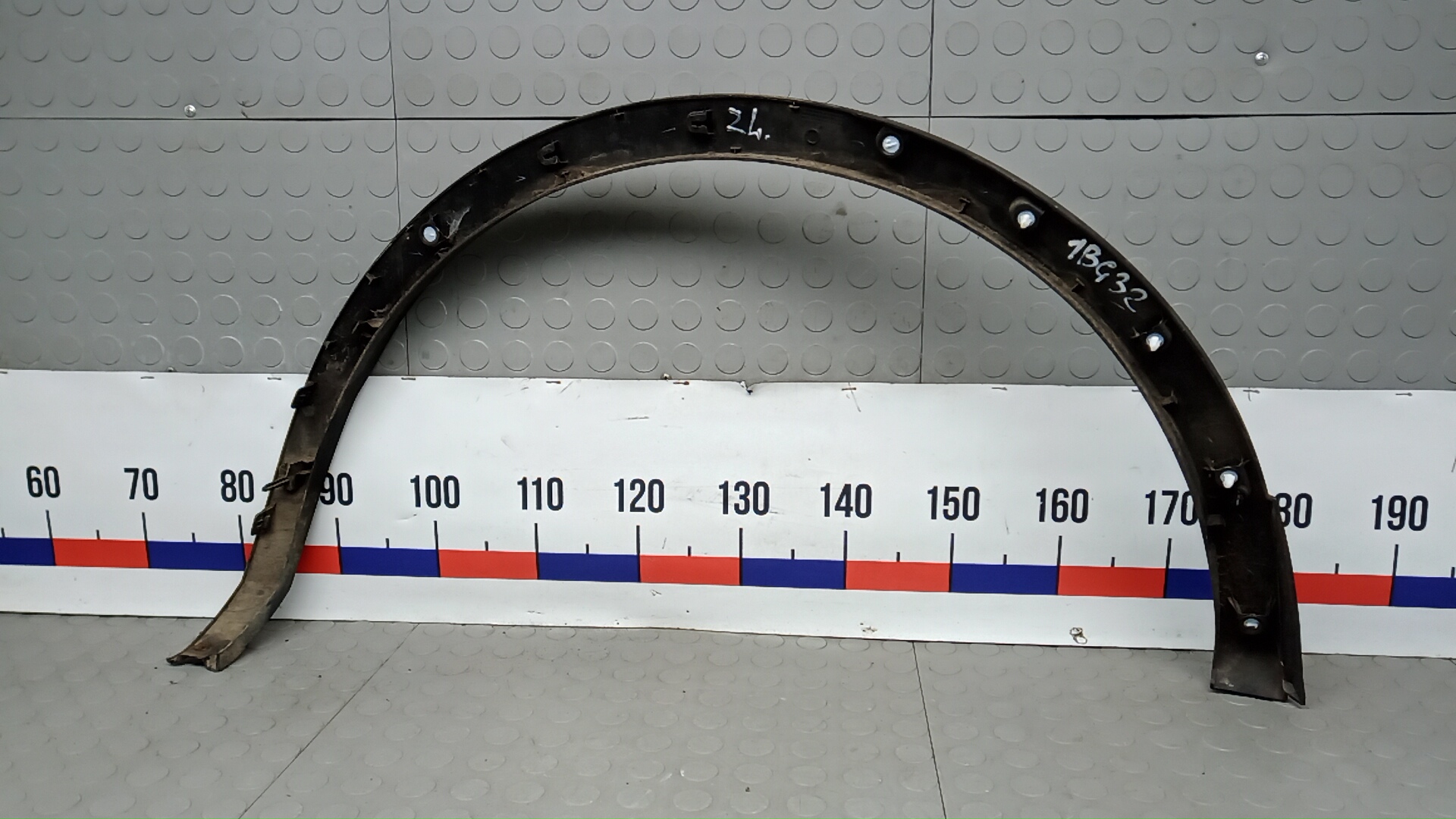 Накладка заднего крыла левого