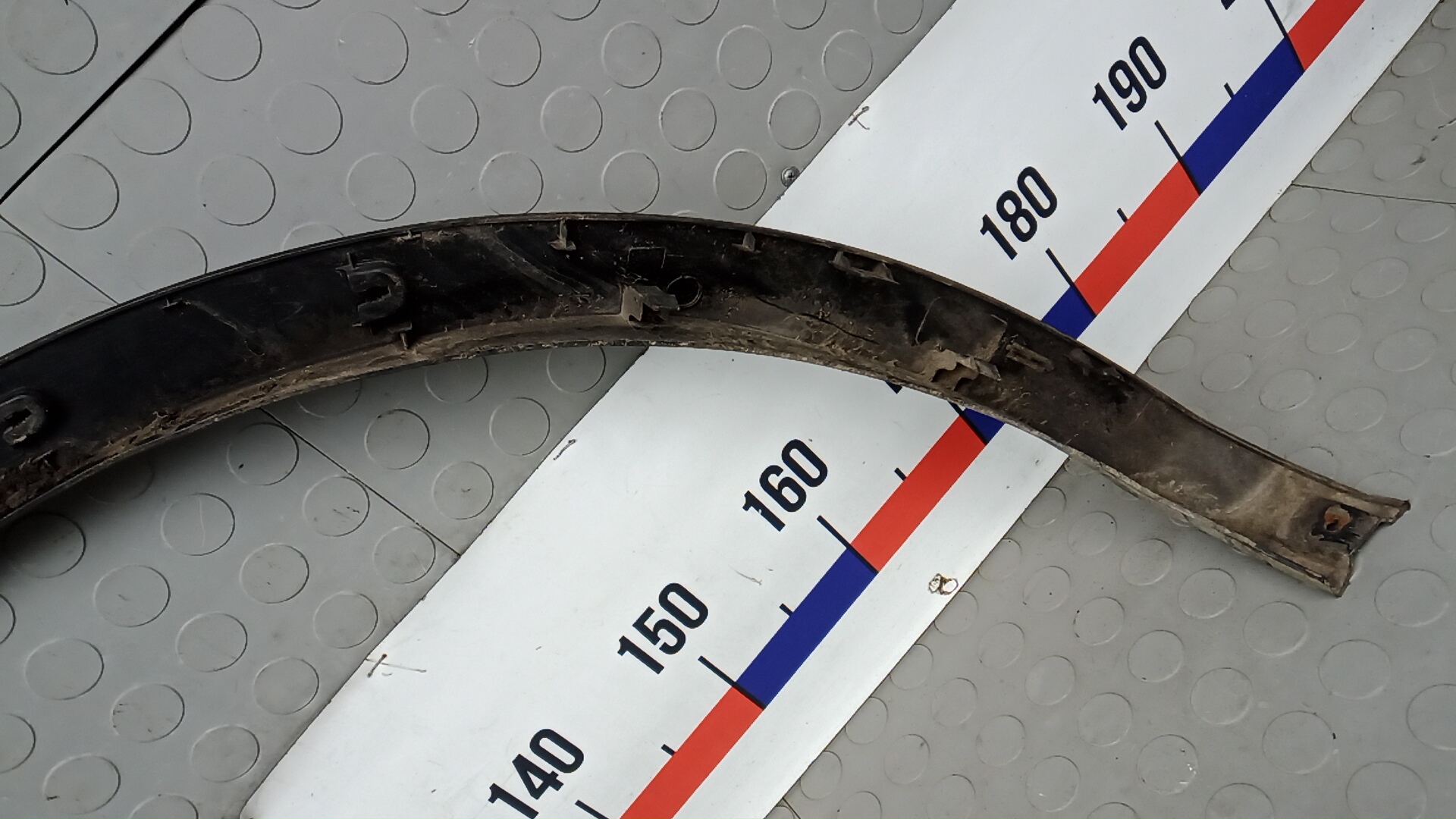 Молдинг заднего крыла правого