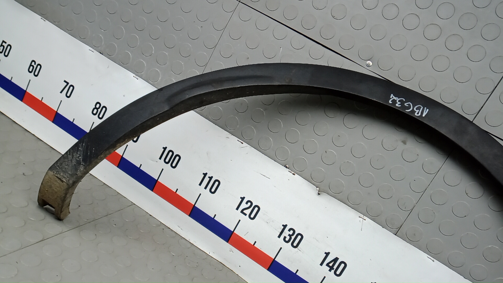 Молдинг заднего крыла правого