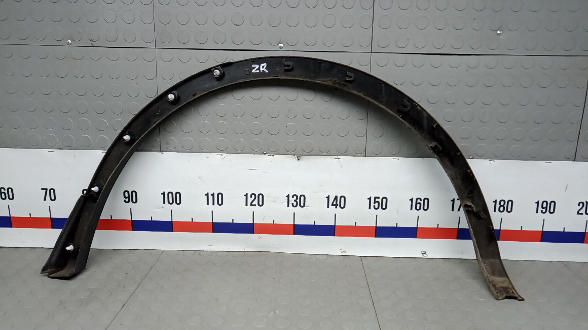 Молдинг заднего крыла правого