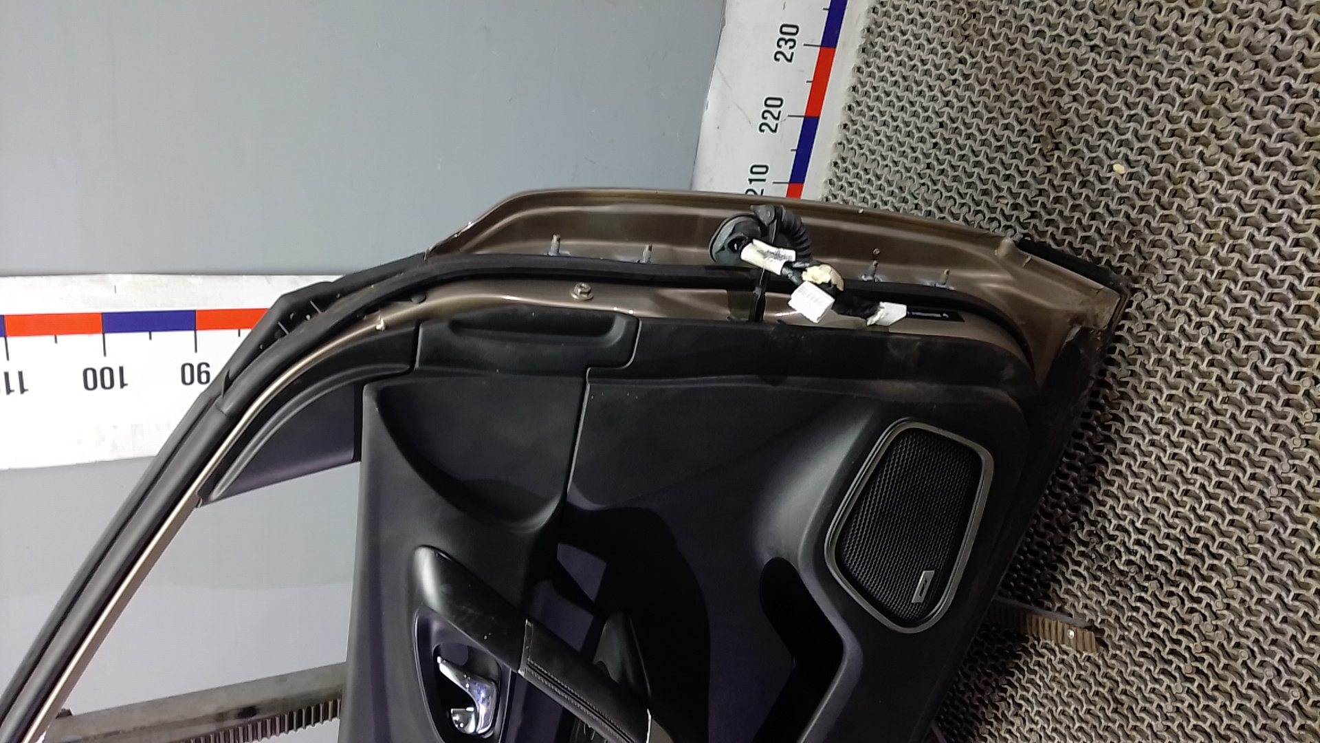 Дверь передняя левая