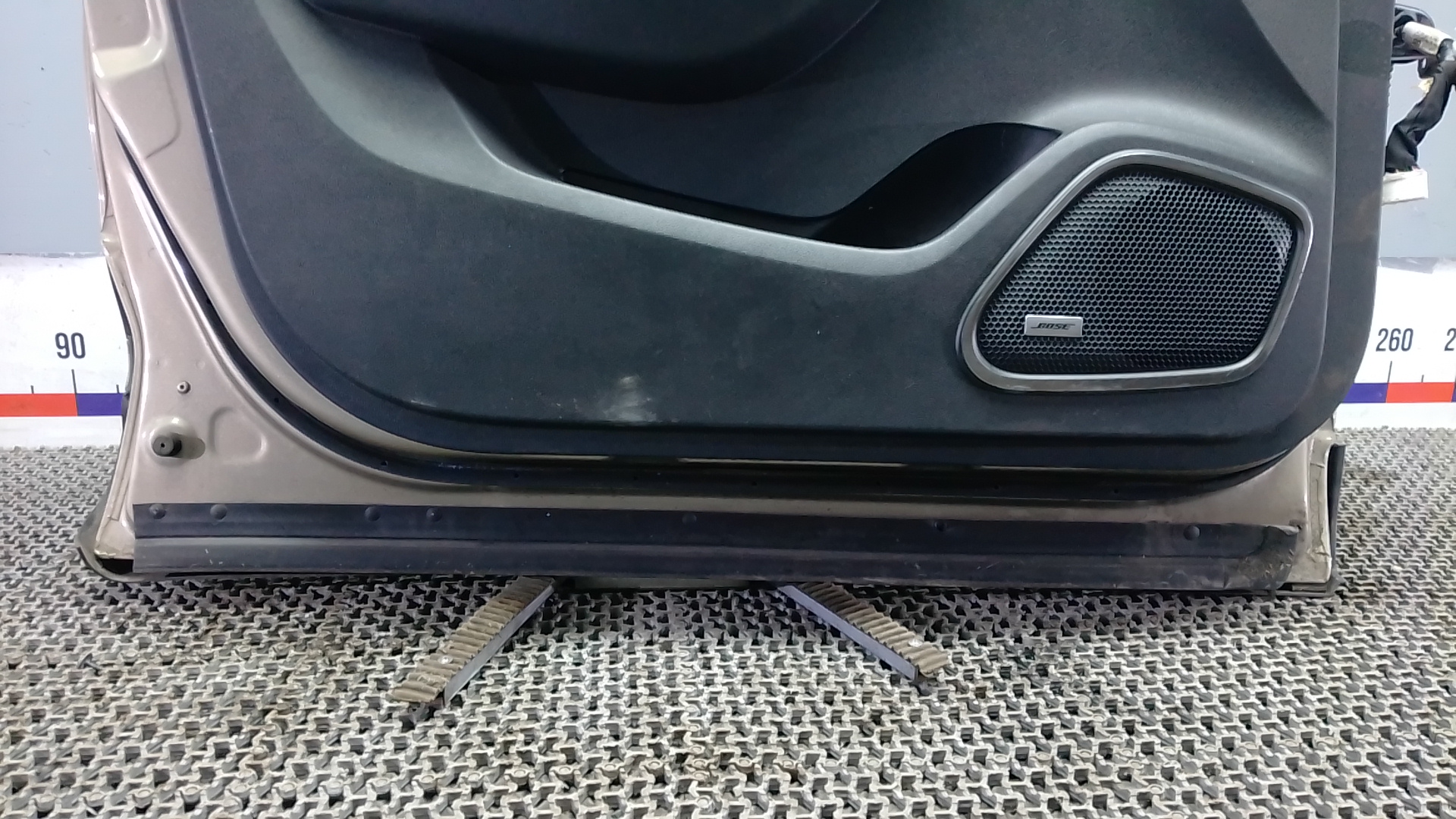 Дверь передняя левая