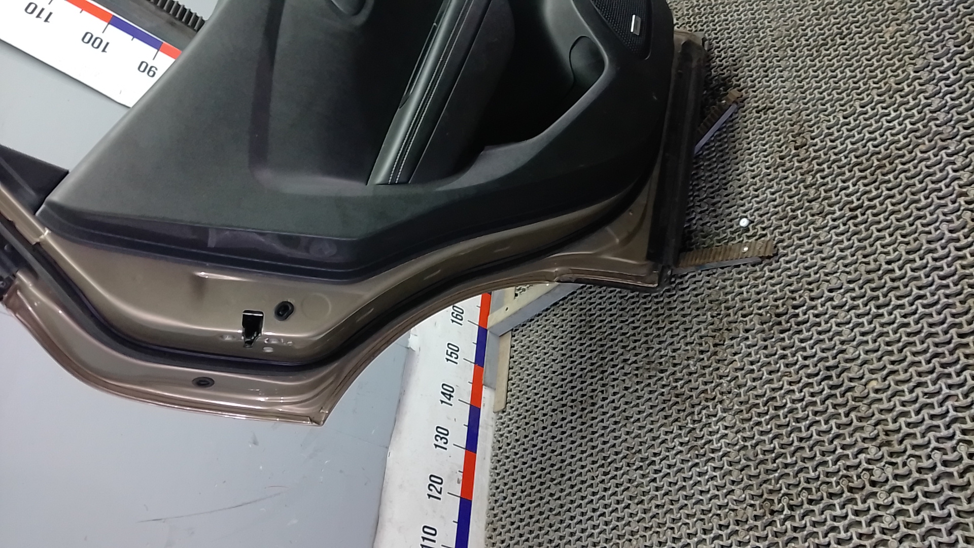 Дверь задняя левая