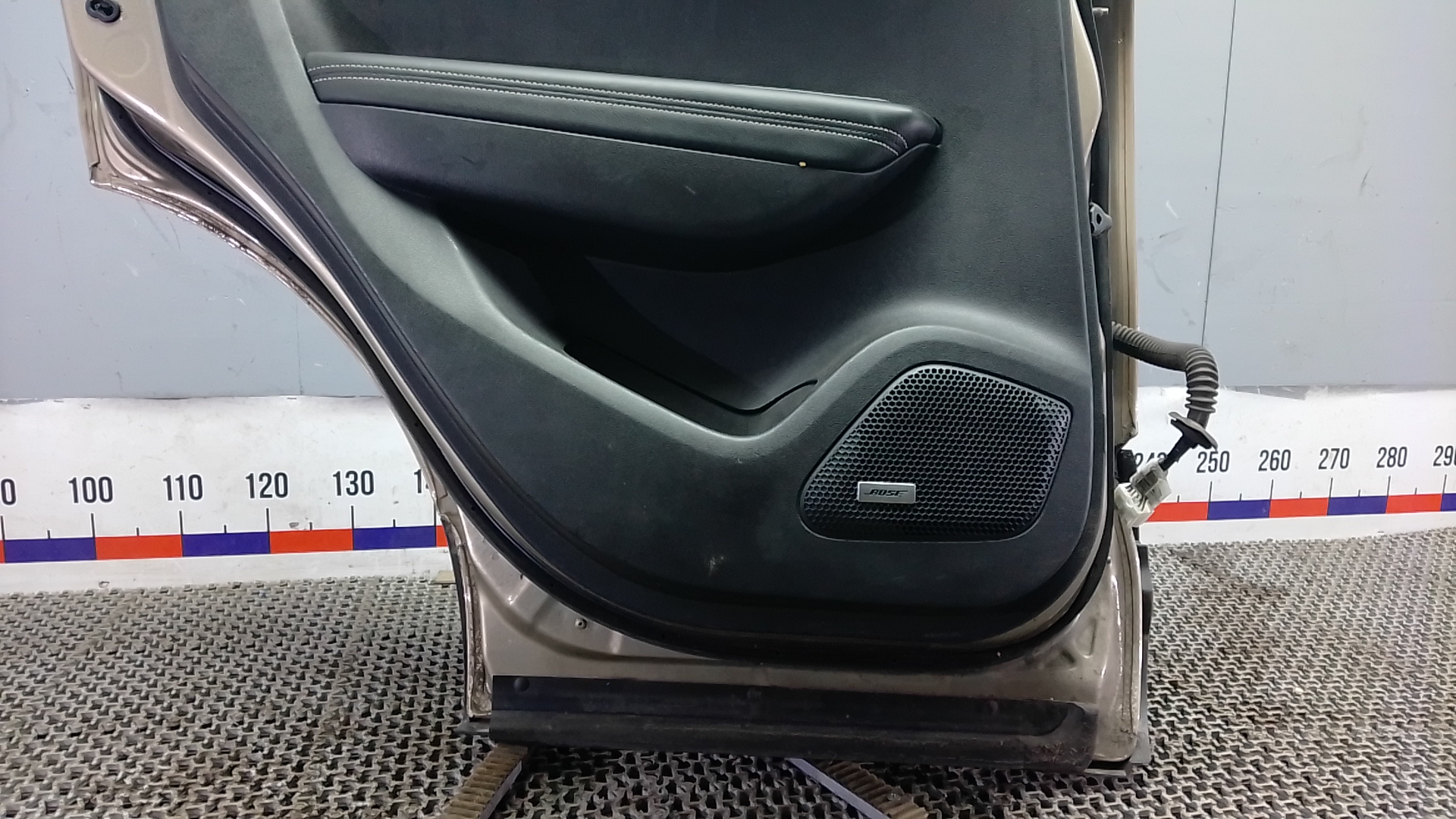 Дверь задняя левая