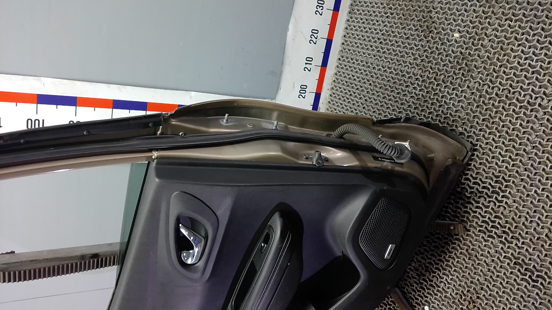 Дверь задняя левая