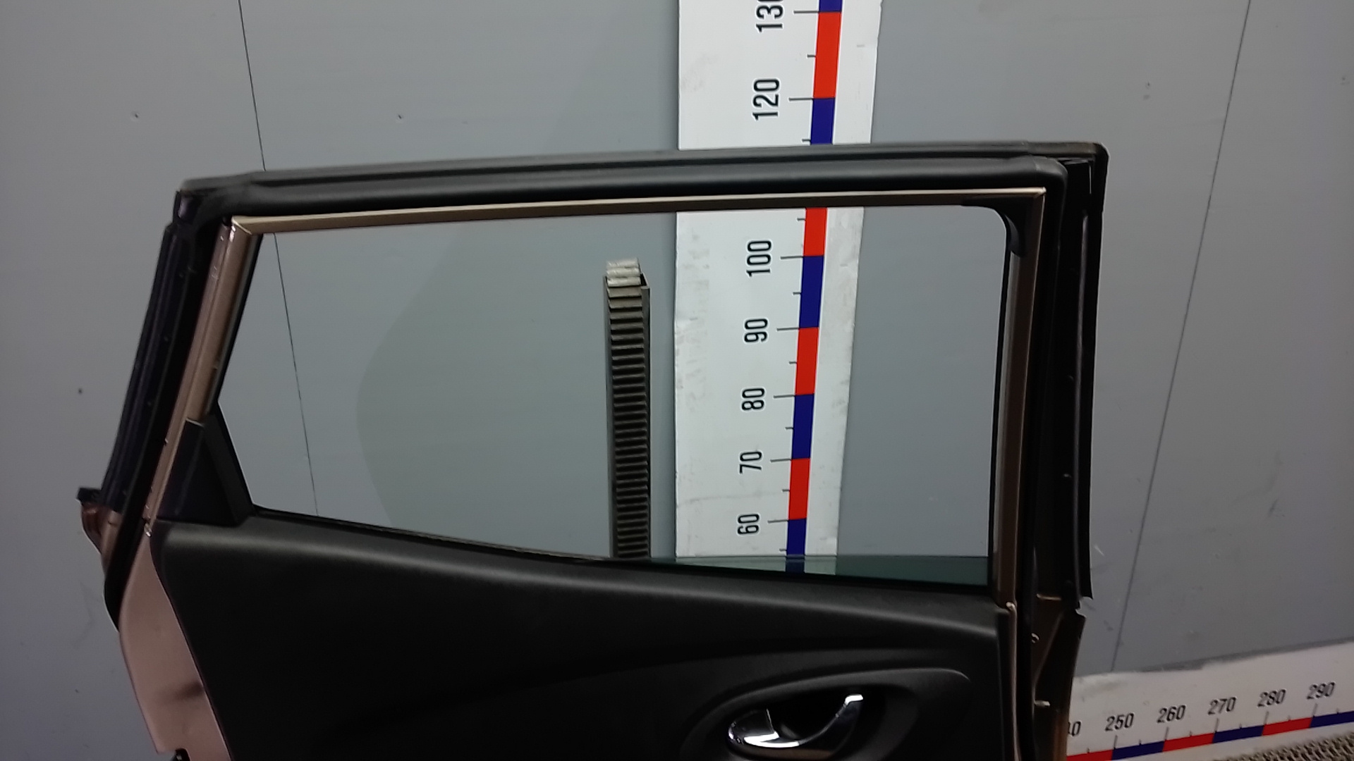 Дверь задняя левая