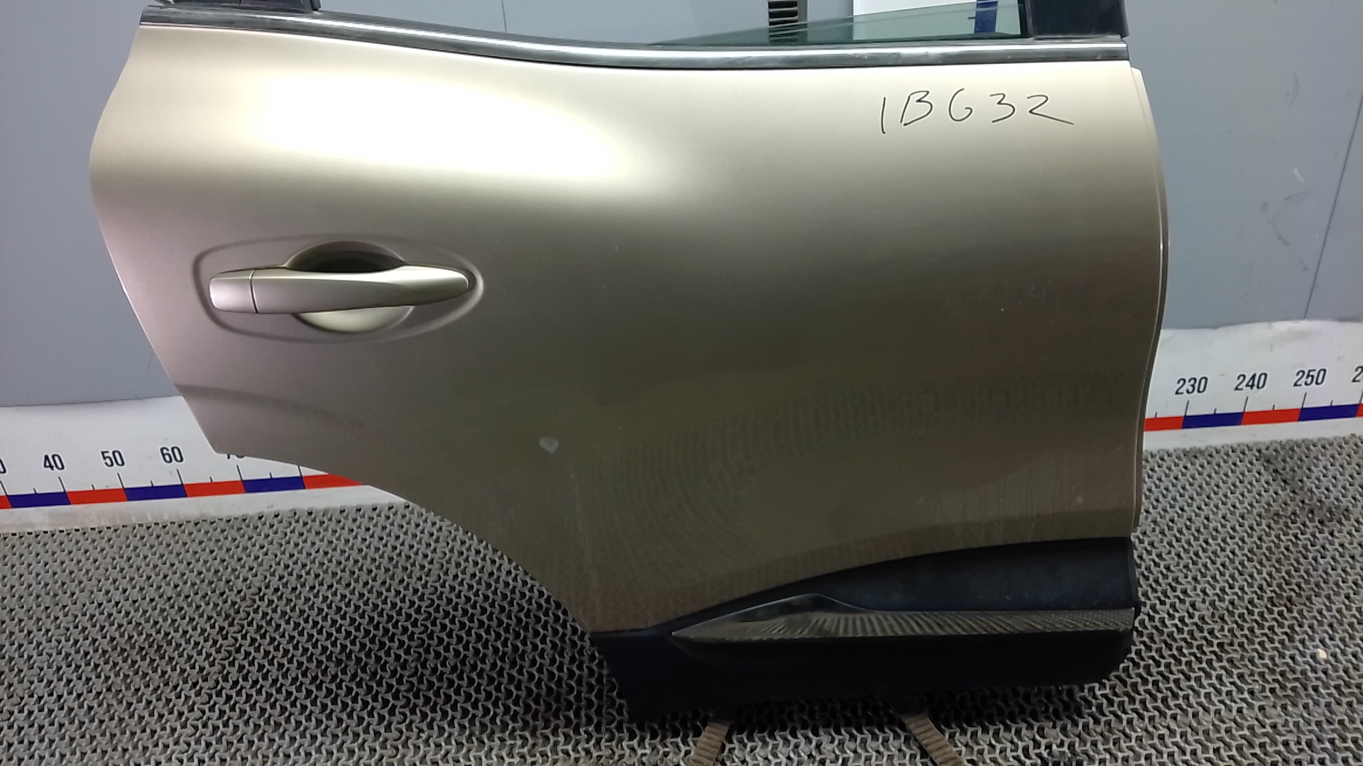 Дверь задняя правая