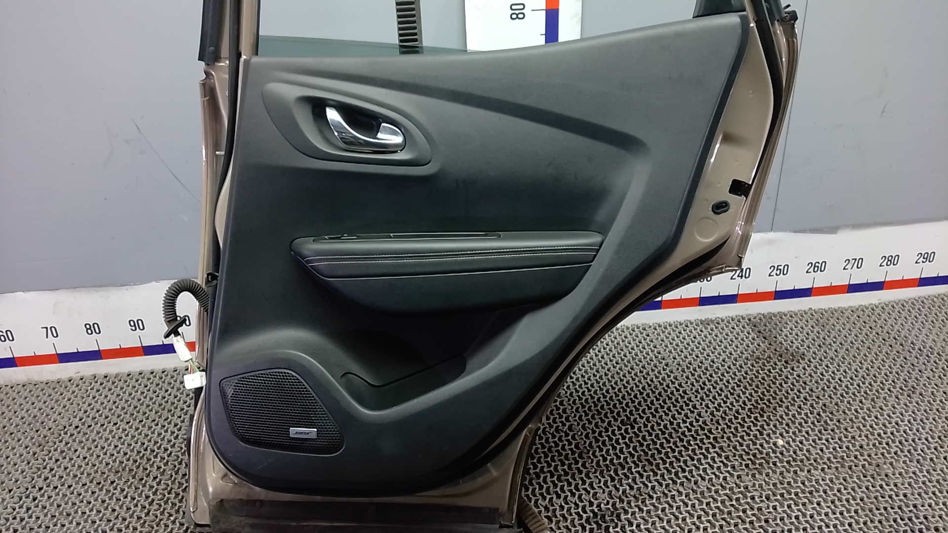 Дверь задняя правая