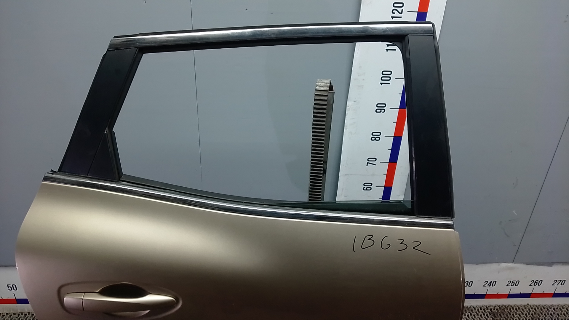 Дверь задняя правая