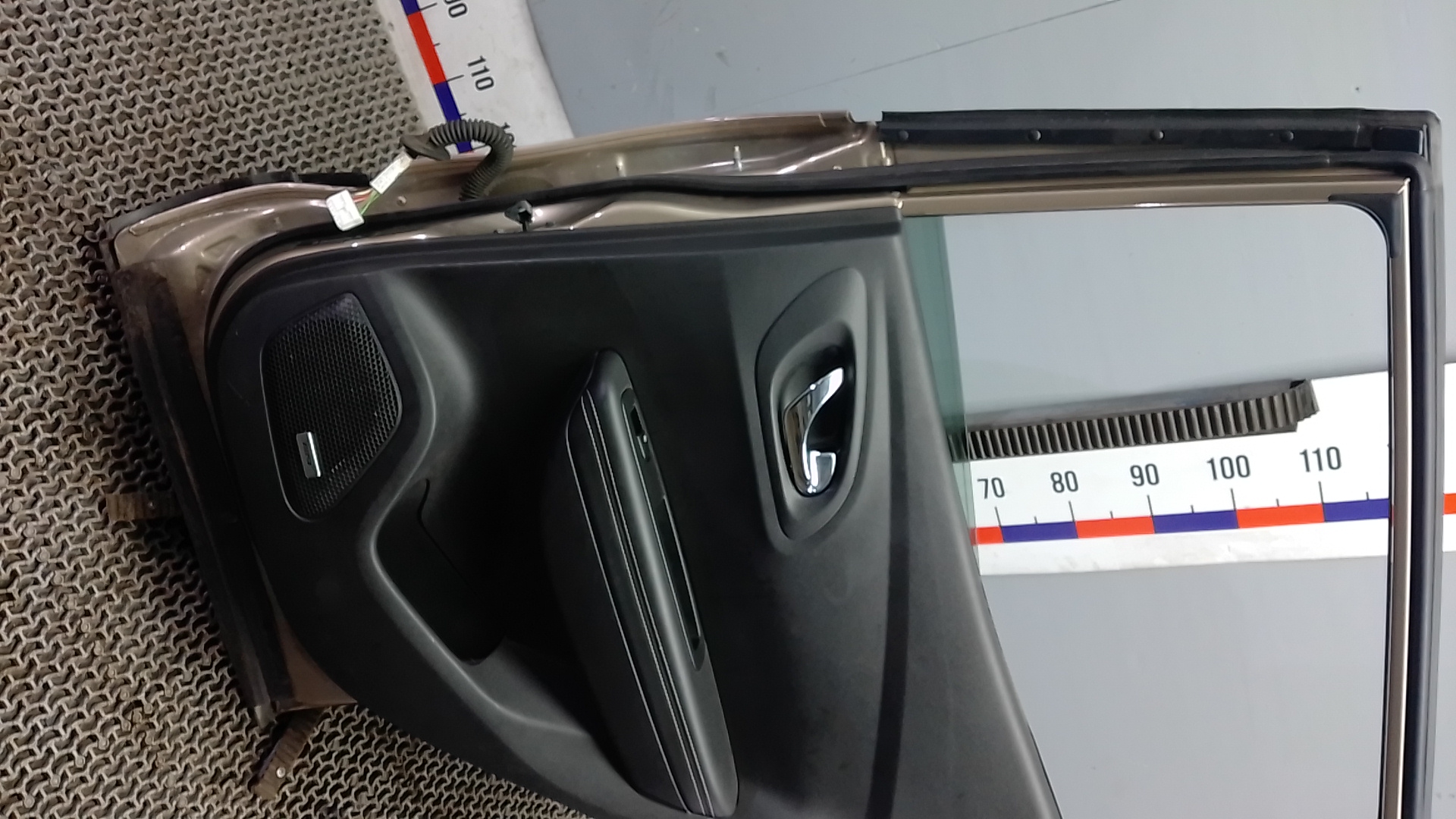 Дверь задняя правая