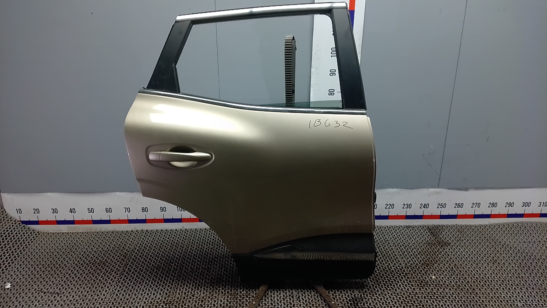 Дверь задняя правая