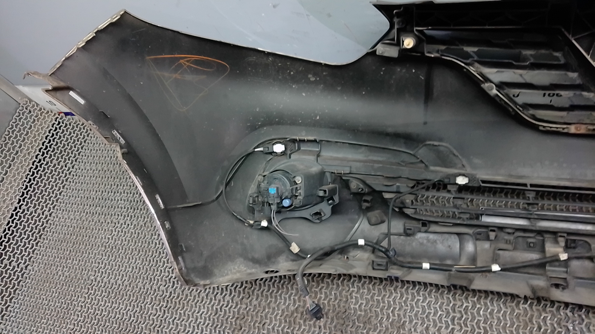 Бампер передний