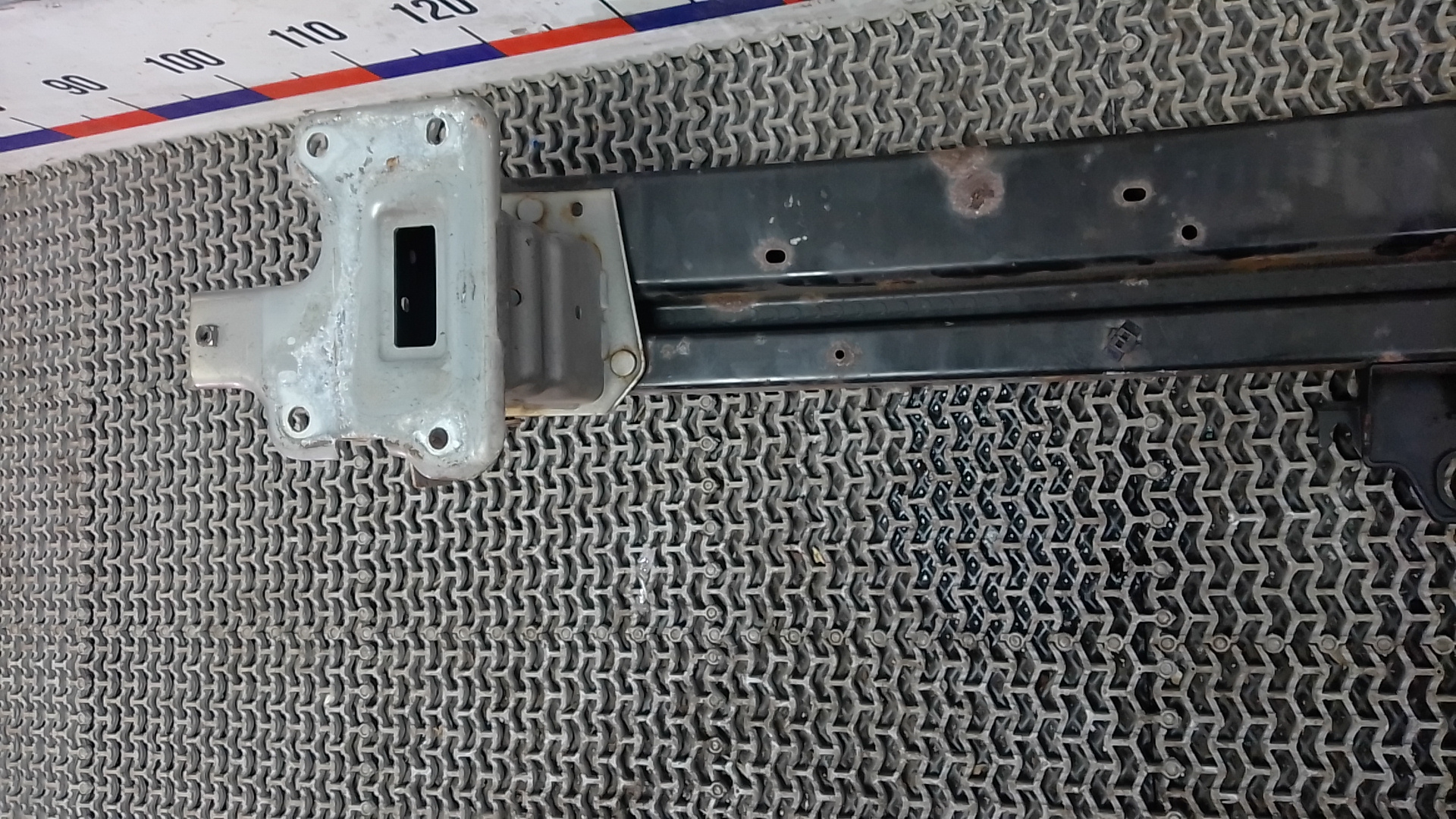 Кронштейн усилителя переднего бампера