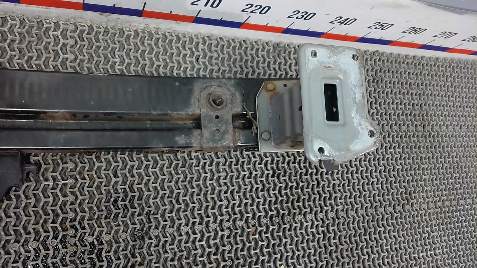 Кронштейн усилителя переднего бампера