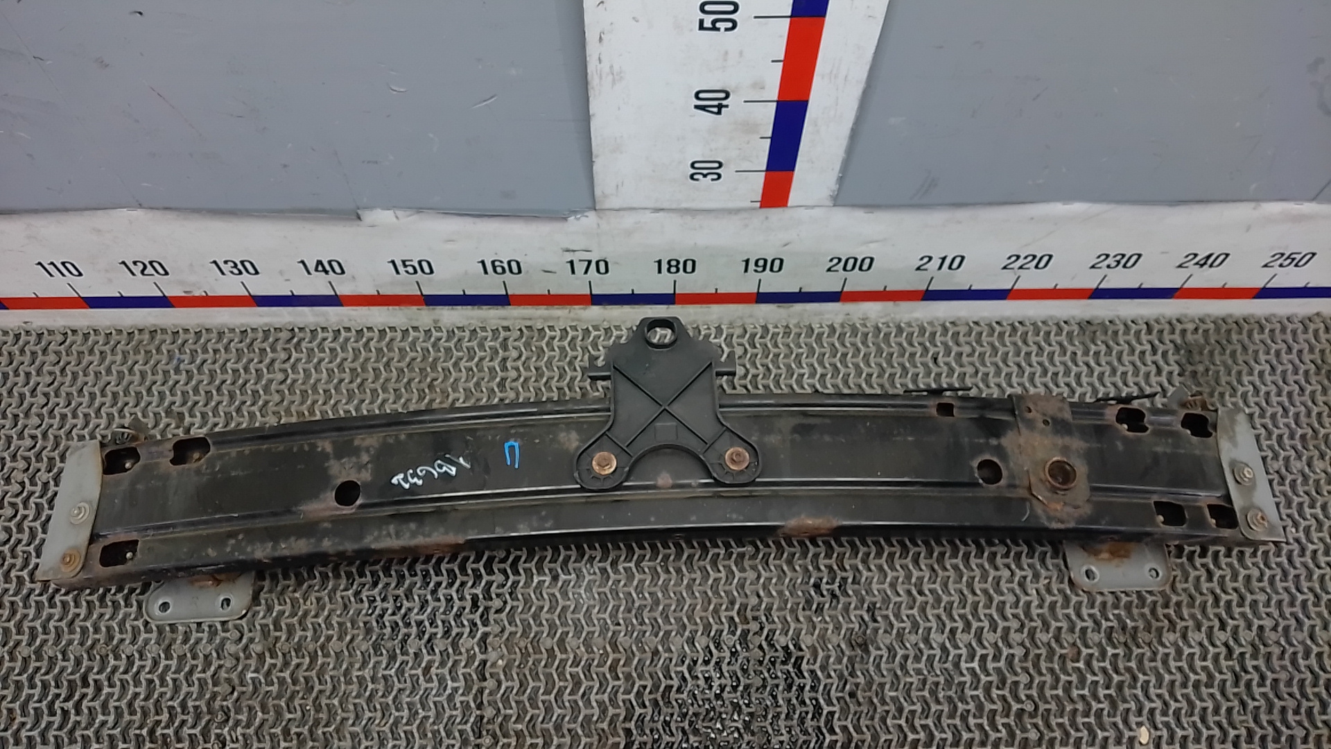 Кронштейн усилителя переднего бампера