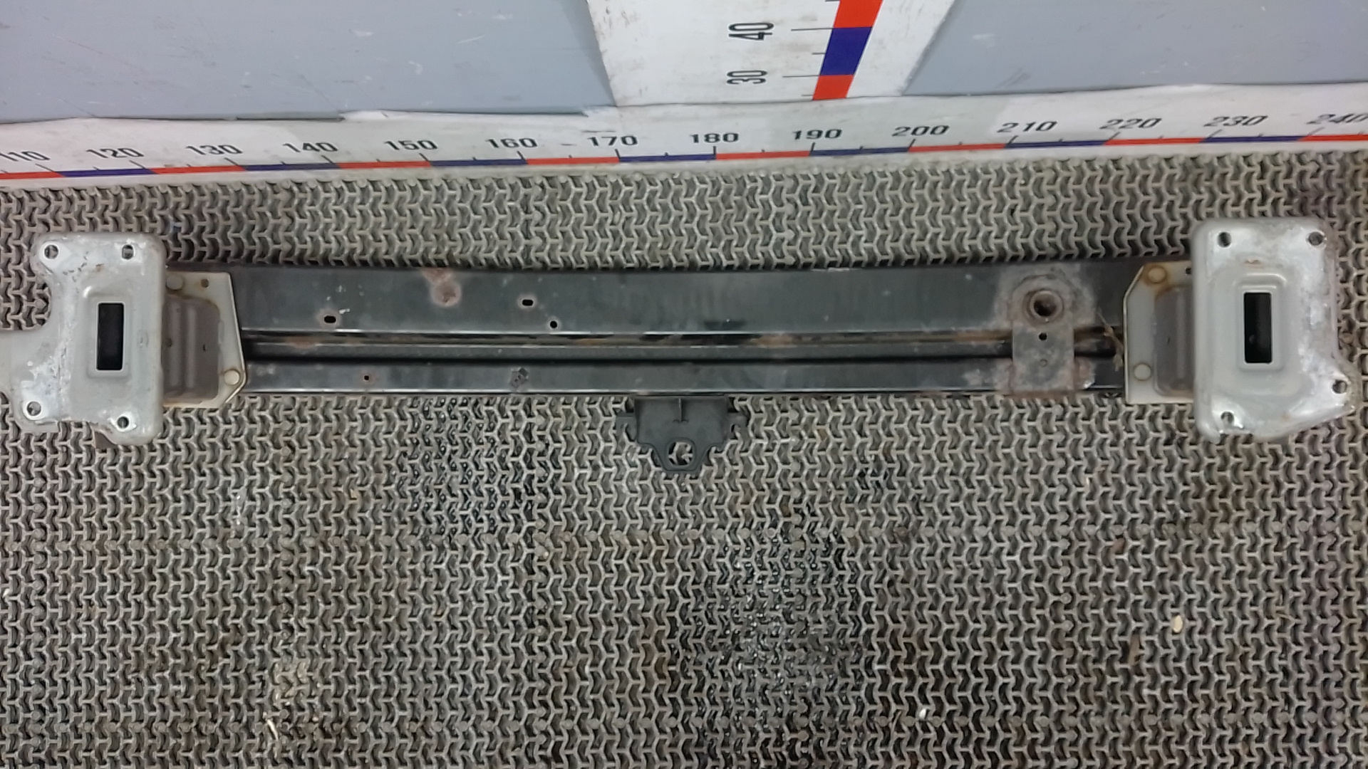 Кронштейн усилителя переднего бампера