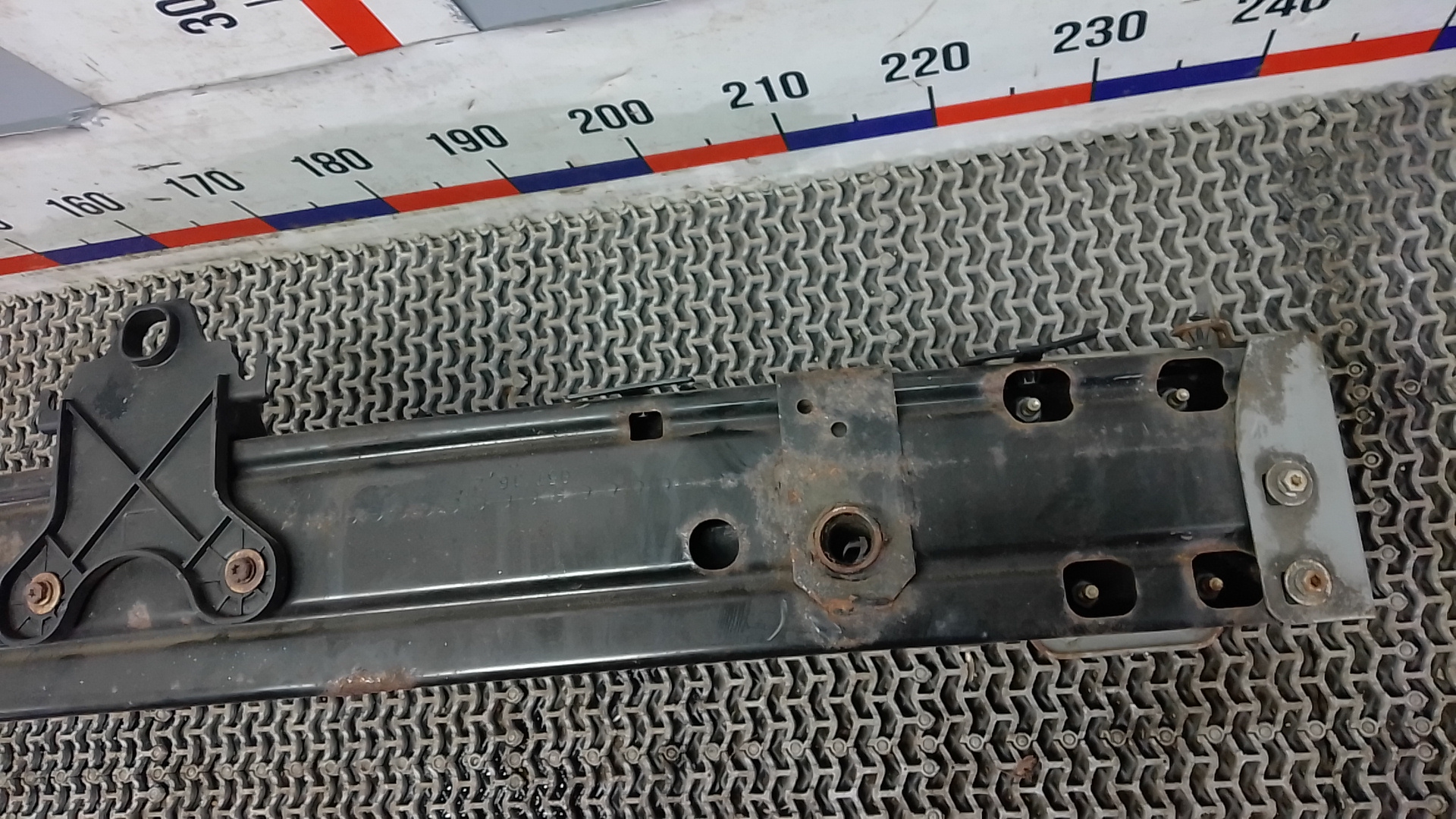 Кронштейн усилителя переднего бампера