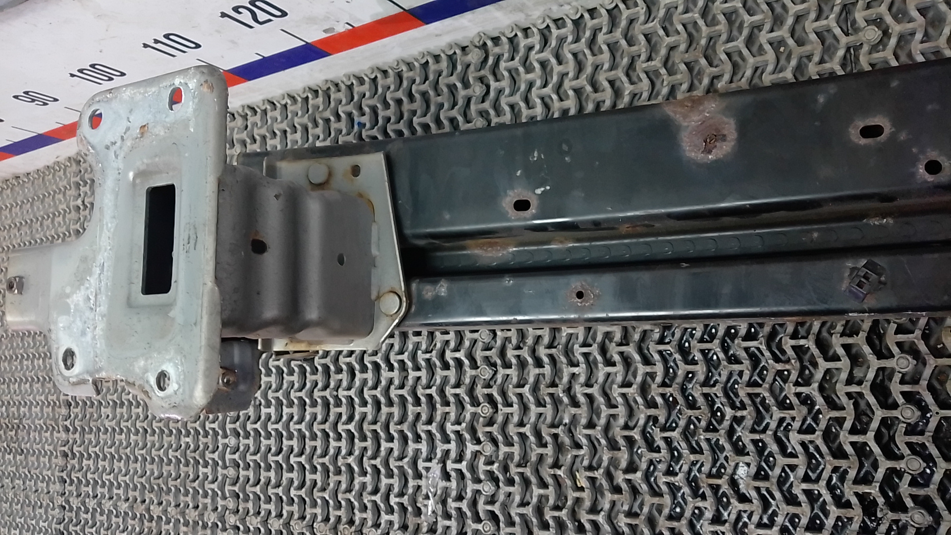 Кронштейн усилителя переднего бампера