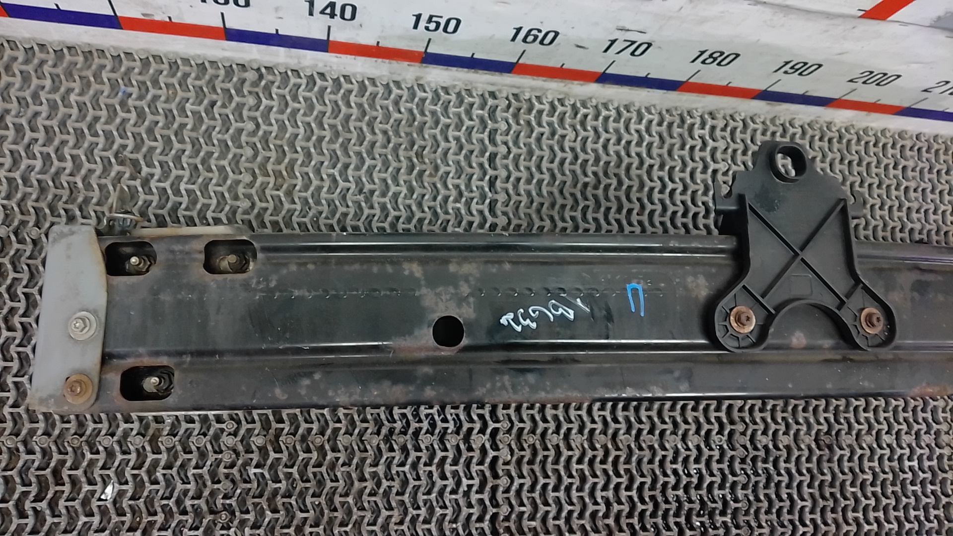 Кронштейн усилителя переднего бампера