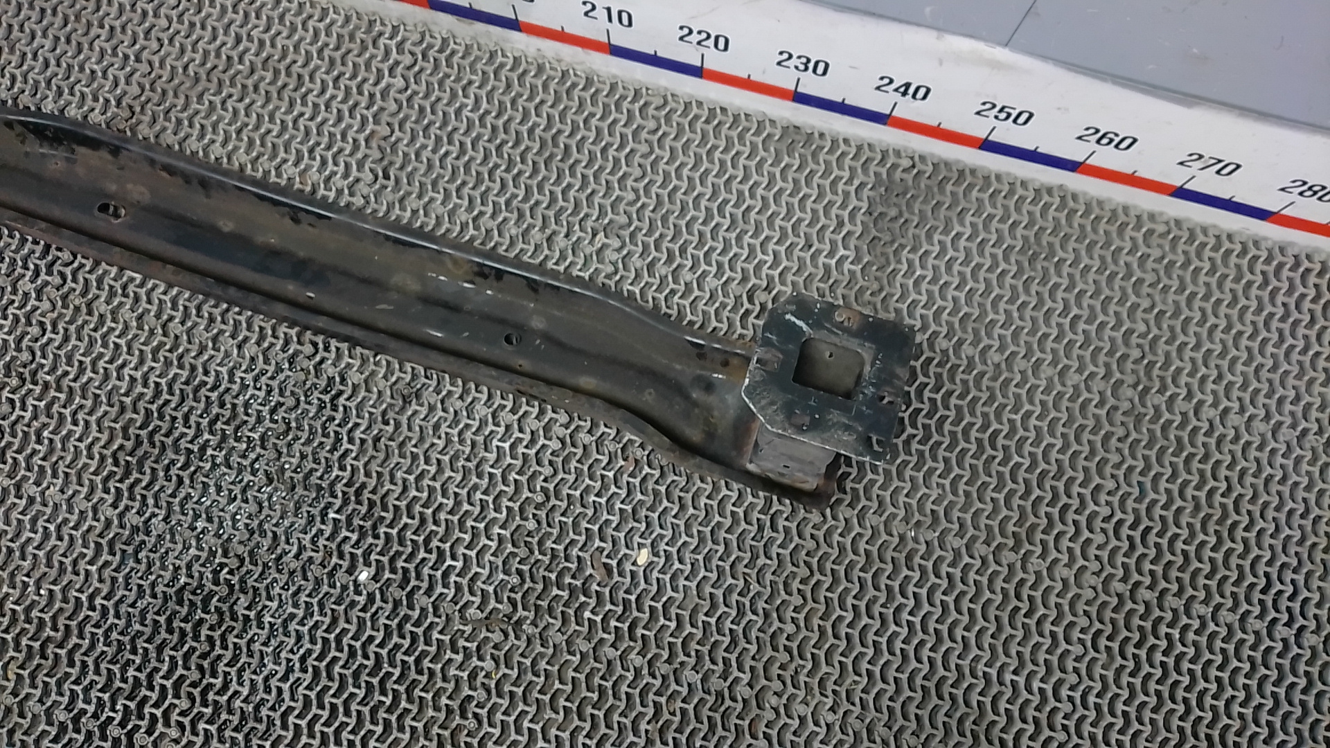 Усилитель заднего бампера