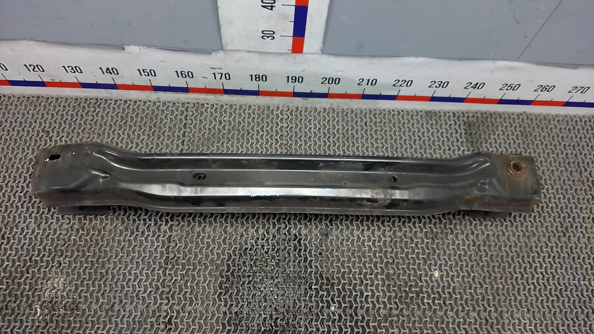 Усилитель заднего бампера