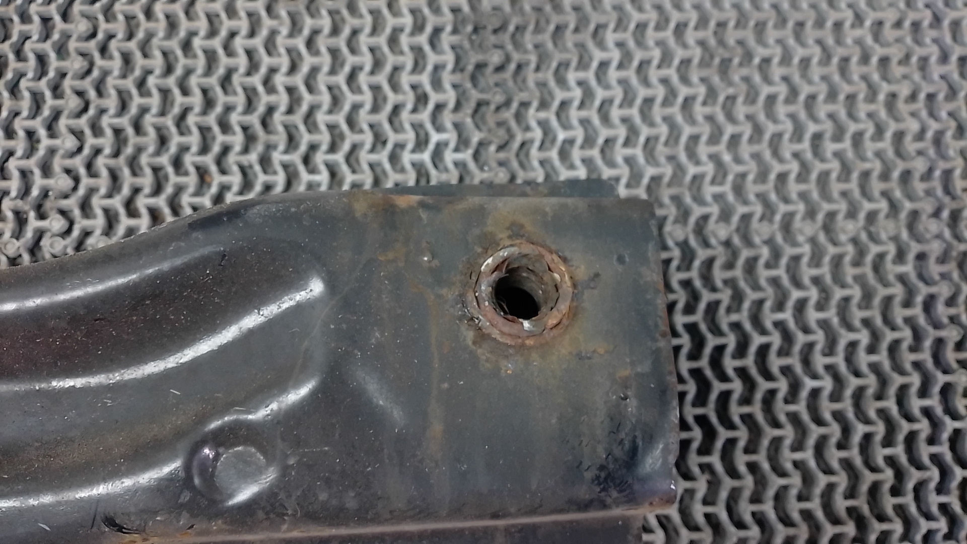 Усилитель заднего бампера