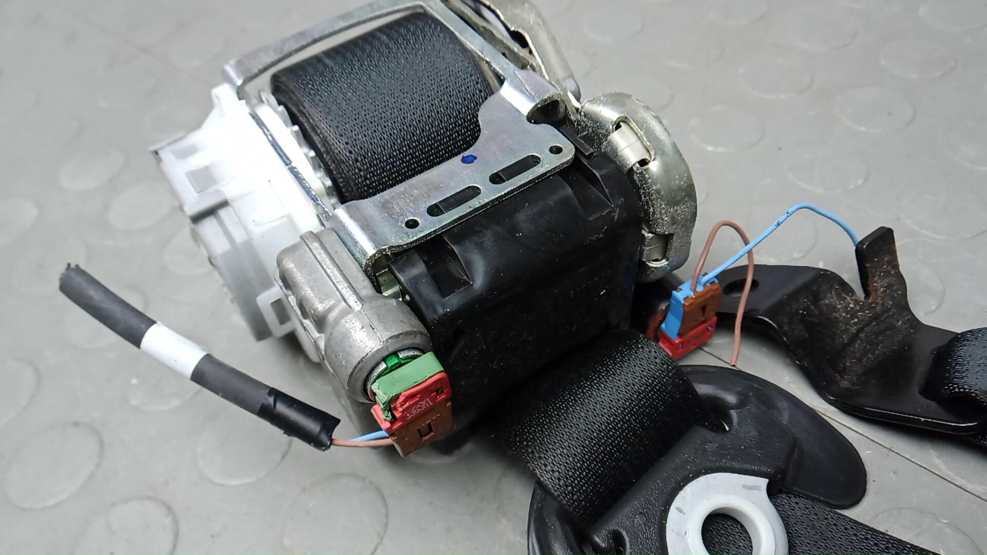 Ремень безопасности с пиропатроном