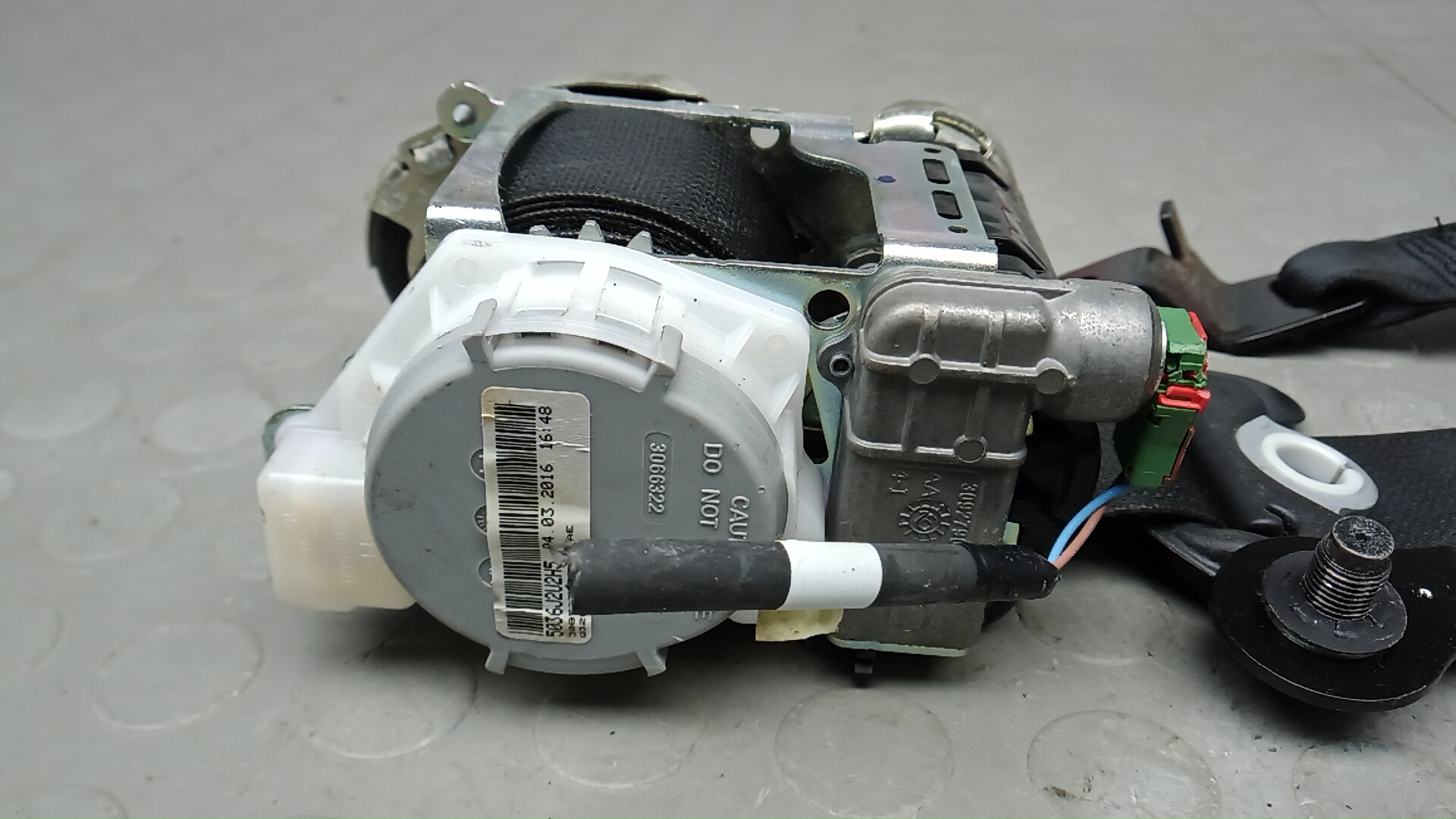 Ремень безопасности с пиропатроном