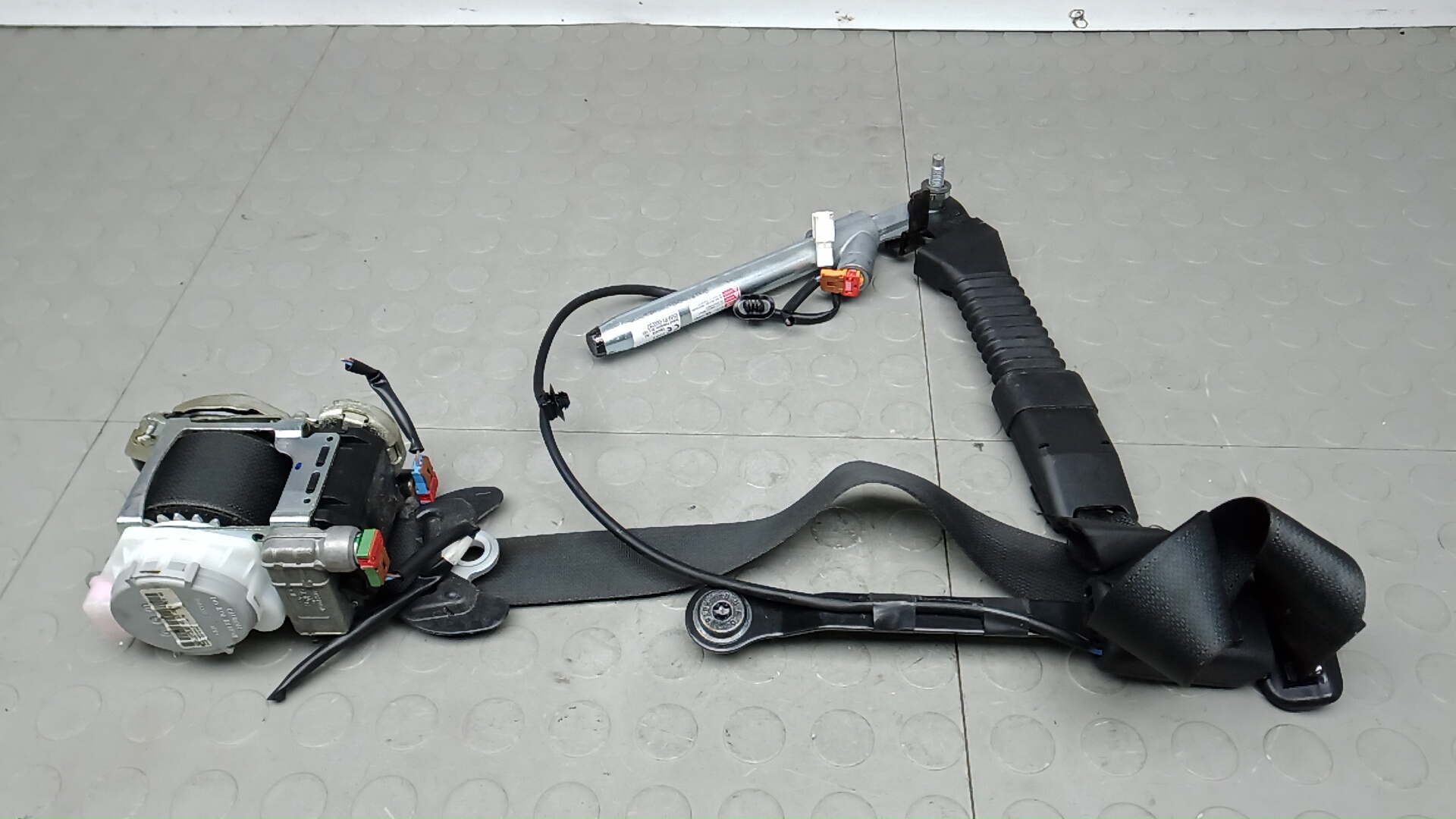 Ремень безопасности с пиропатроном