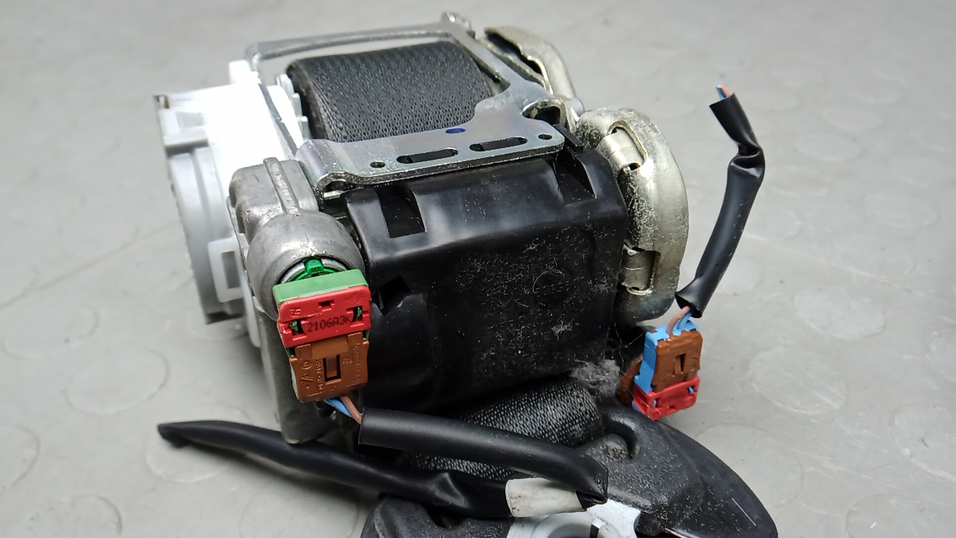 Ремень безопасности с пиропатроном