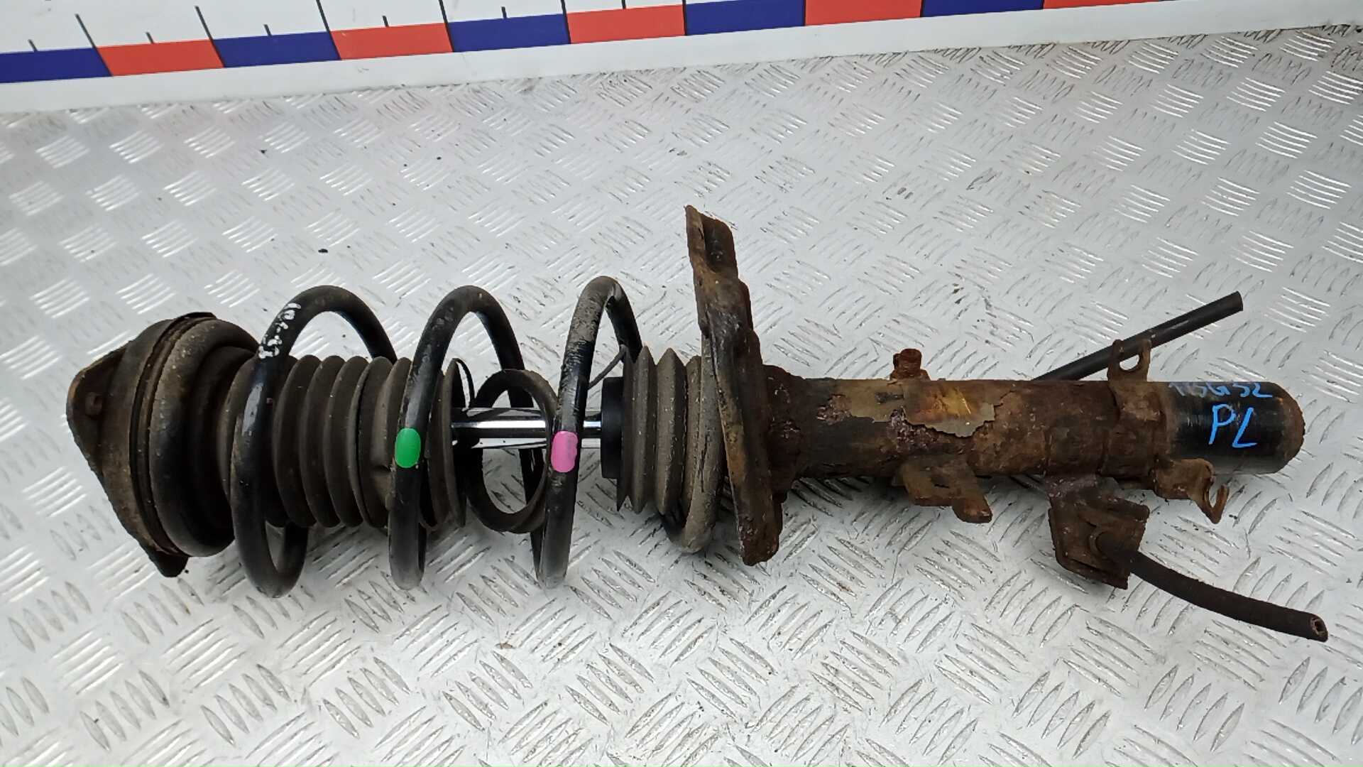 Амортизатор передний левый