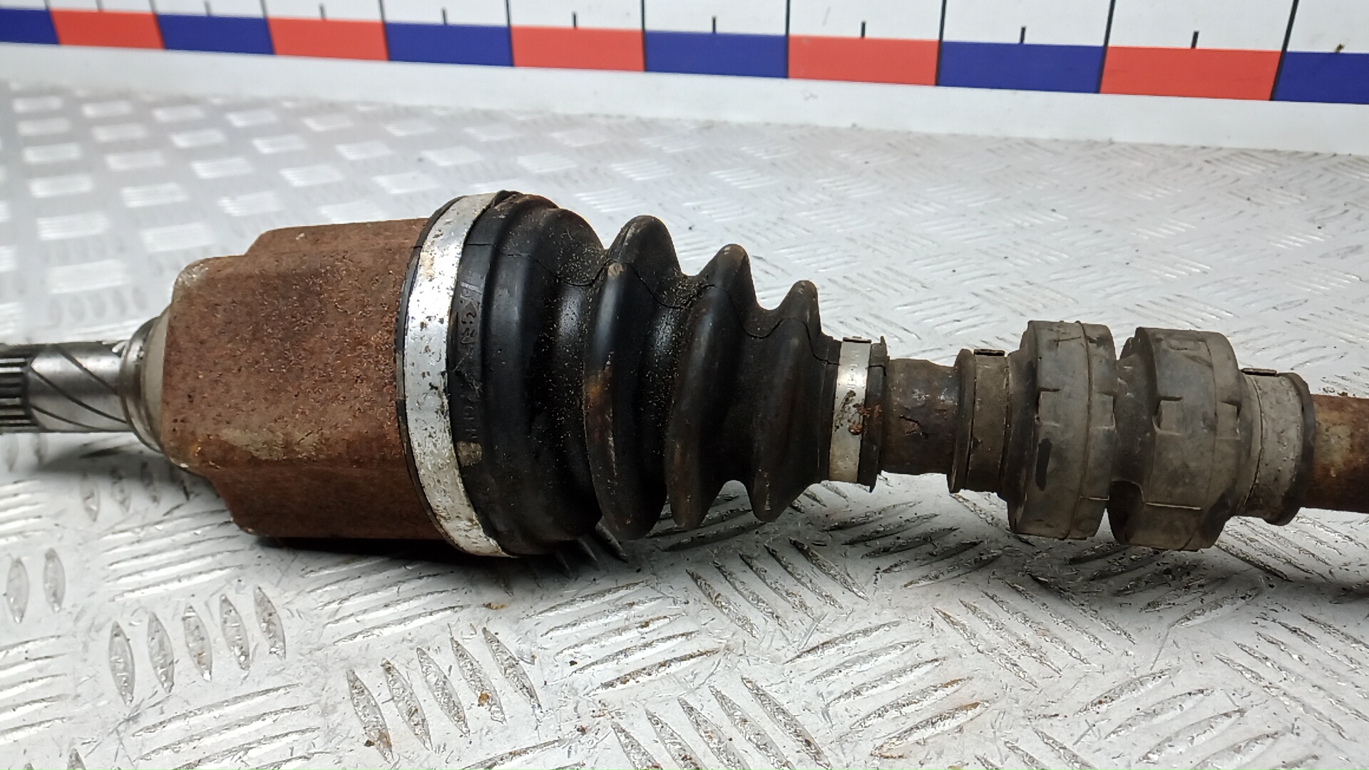 Полуось передняя левая