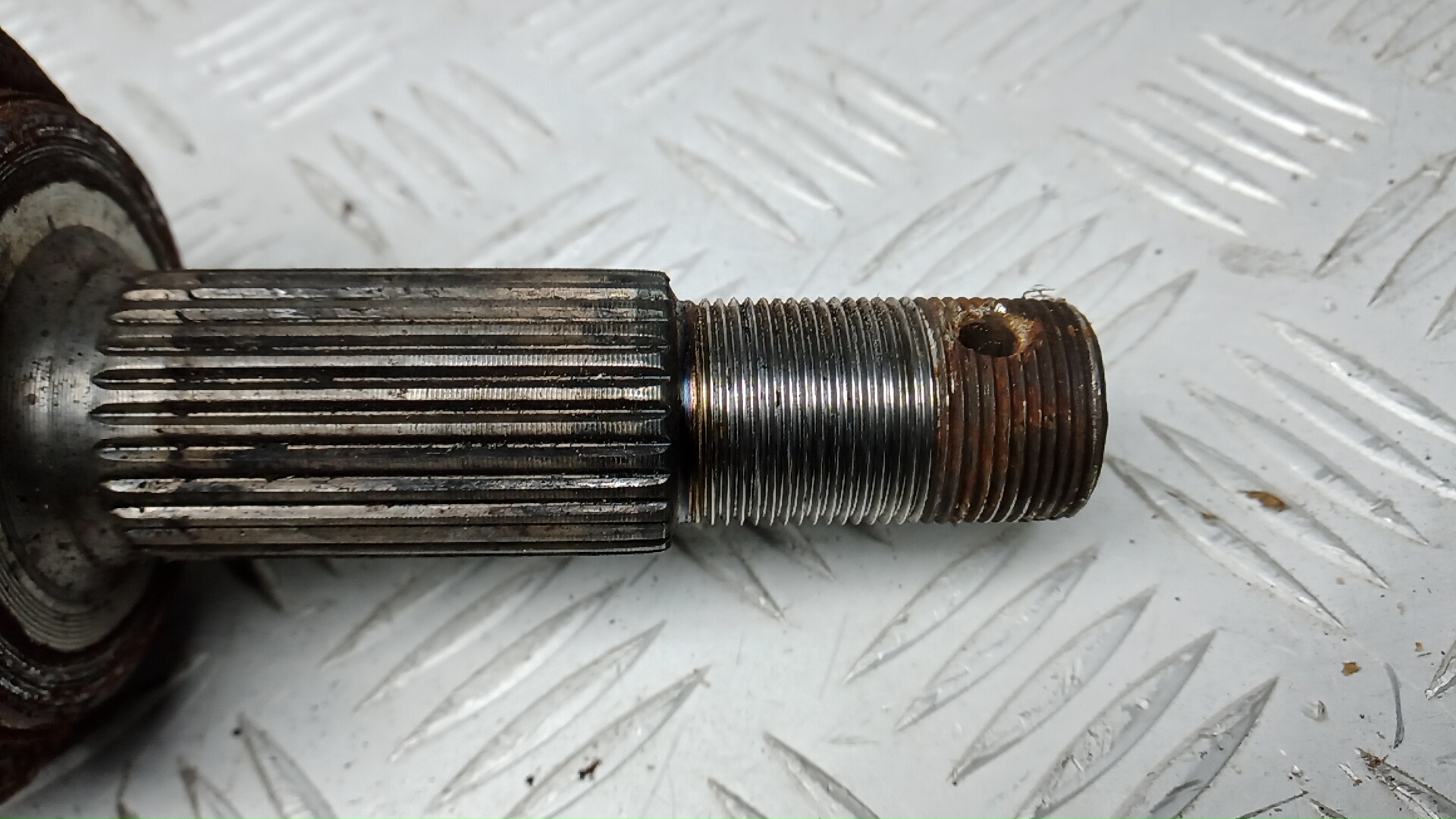 Полуось передняя левая