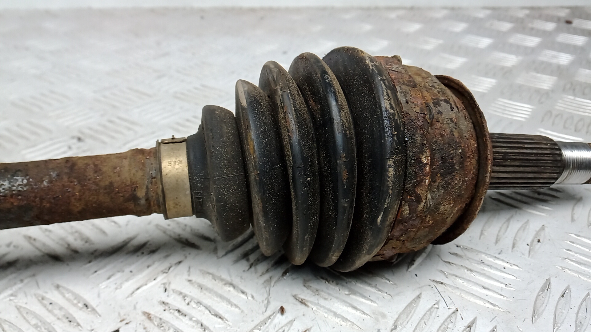 Полуось передняя левая