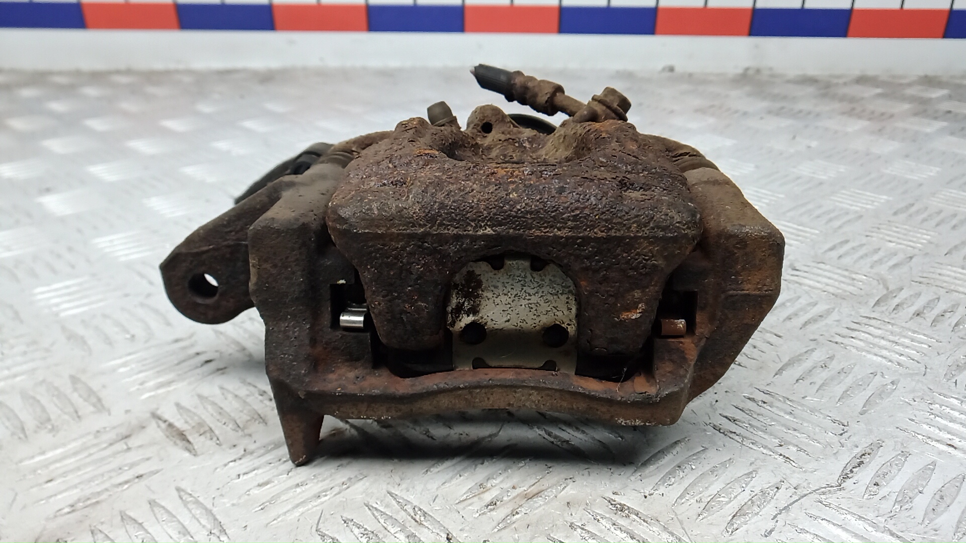 Суппорт задний левый