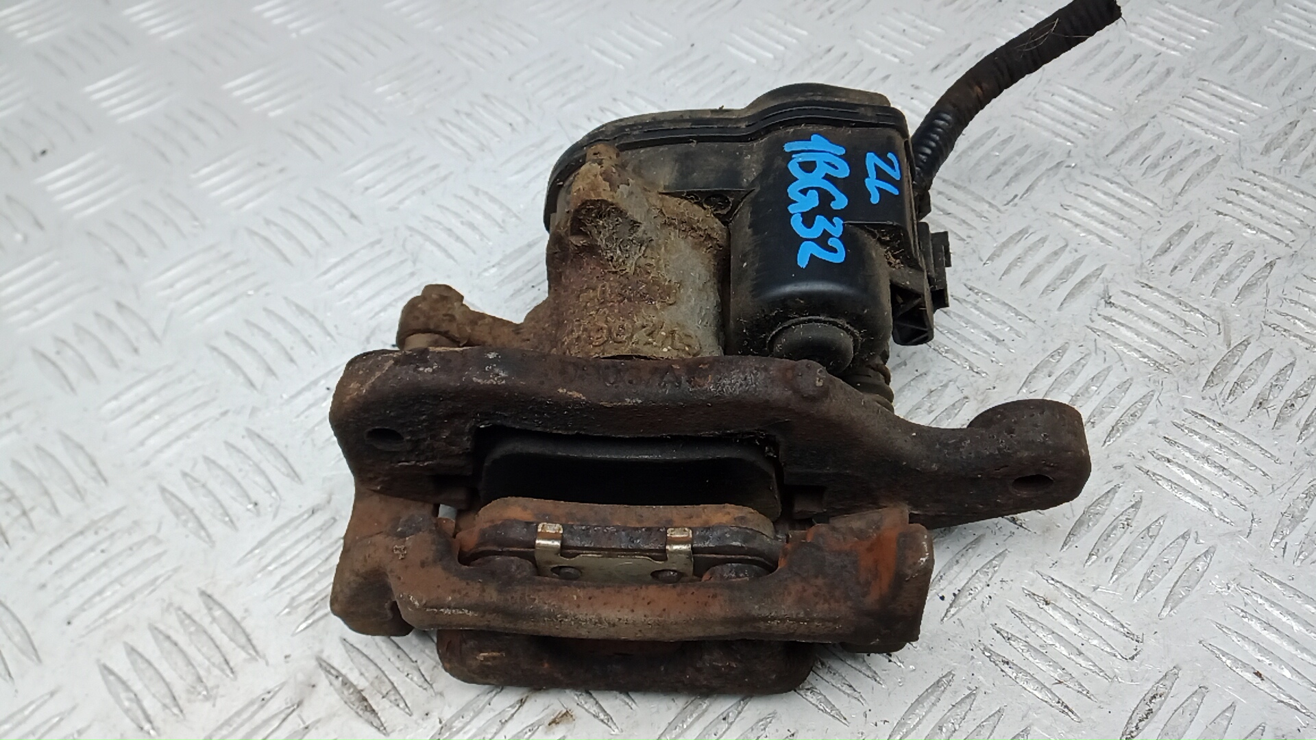 Суппорт задний левый