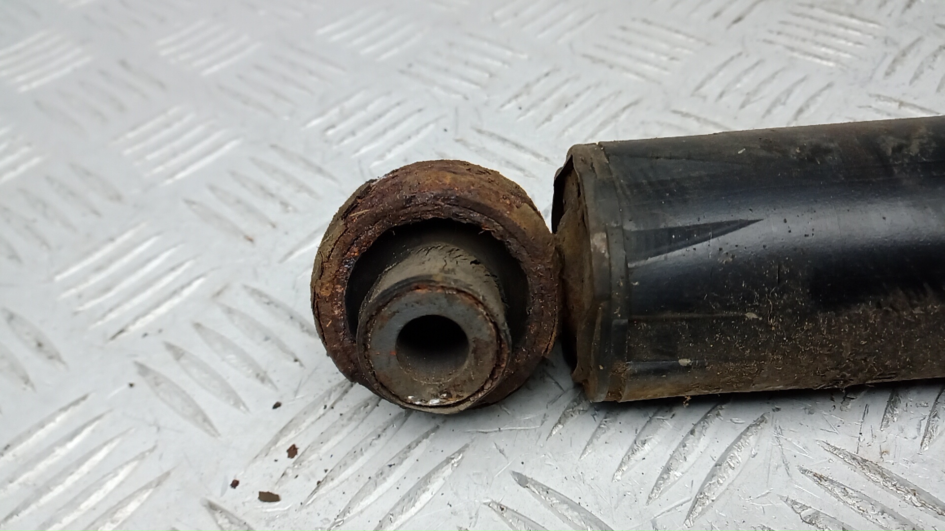 Амортизатор задний (стойка)