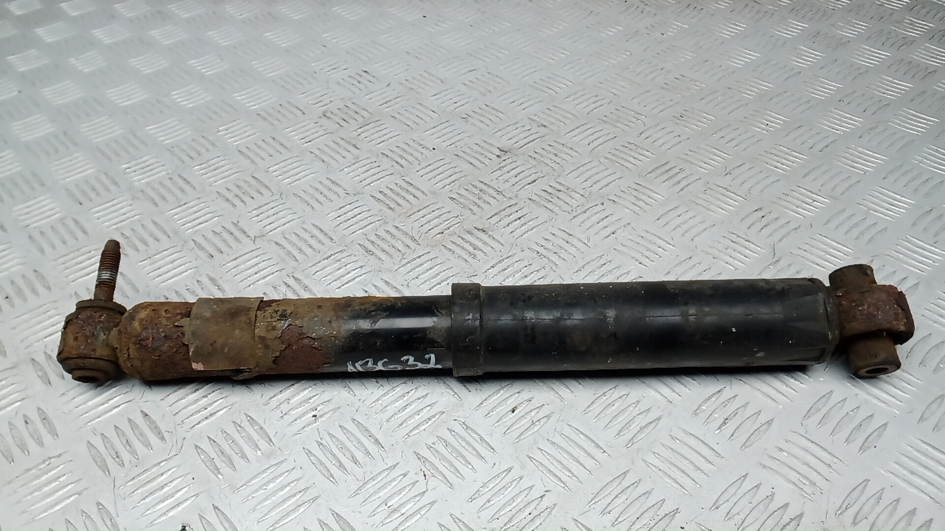 Амортизатор задний (стойка)