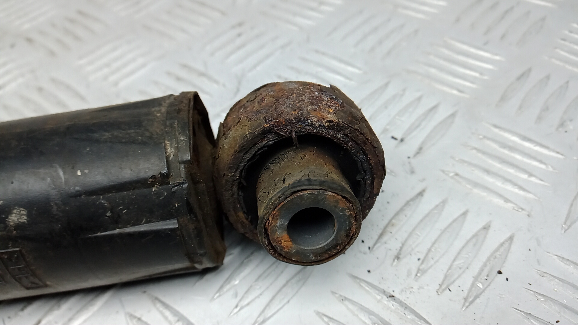 Амортизатор задний (стойка)