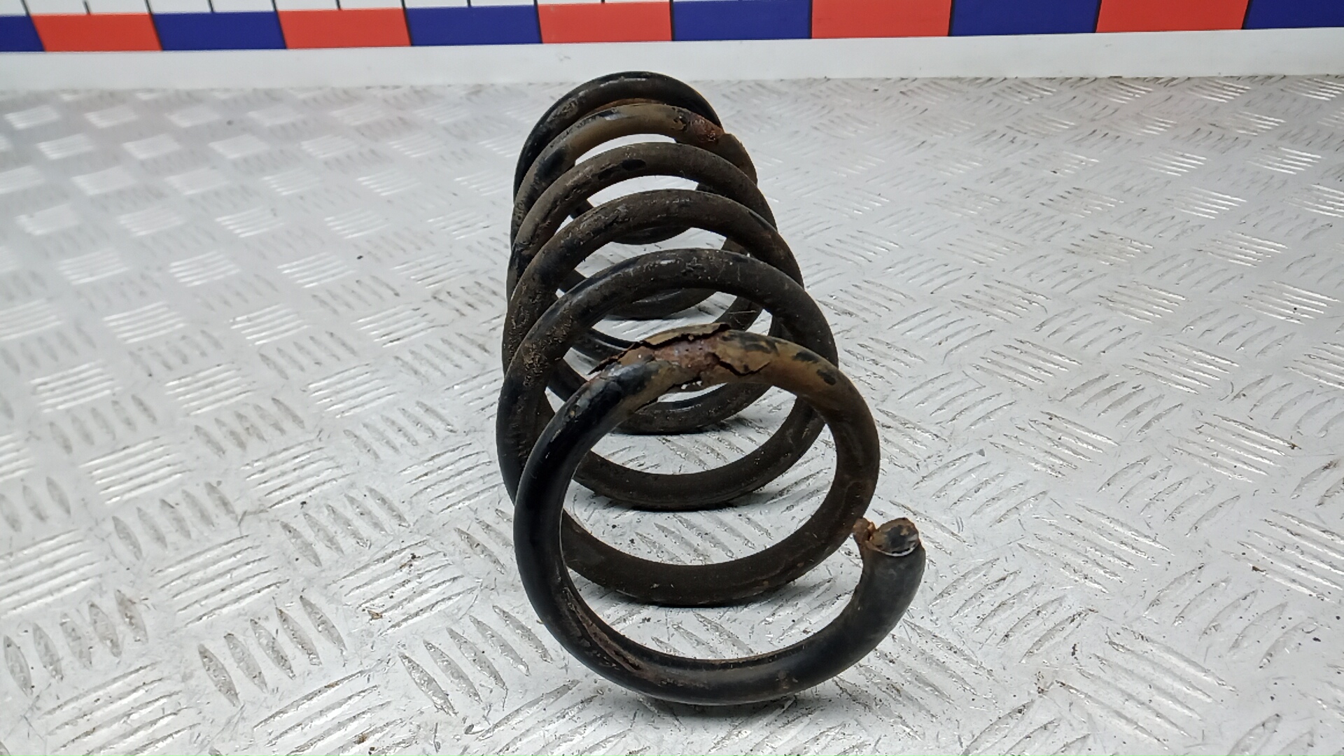 Пружина задняя