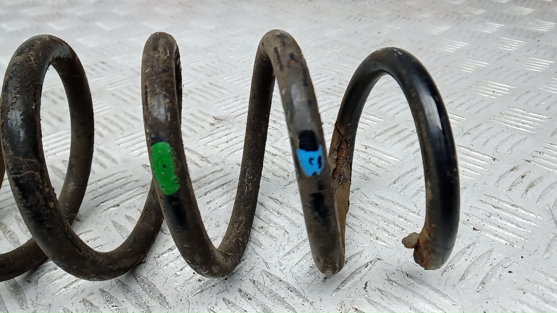 Пружина задняя