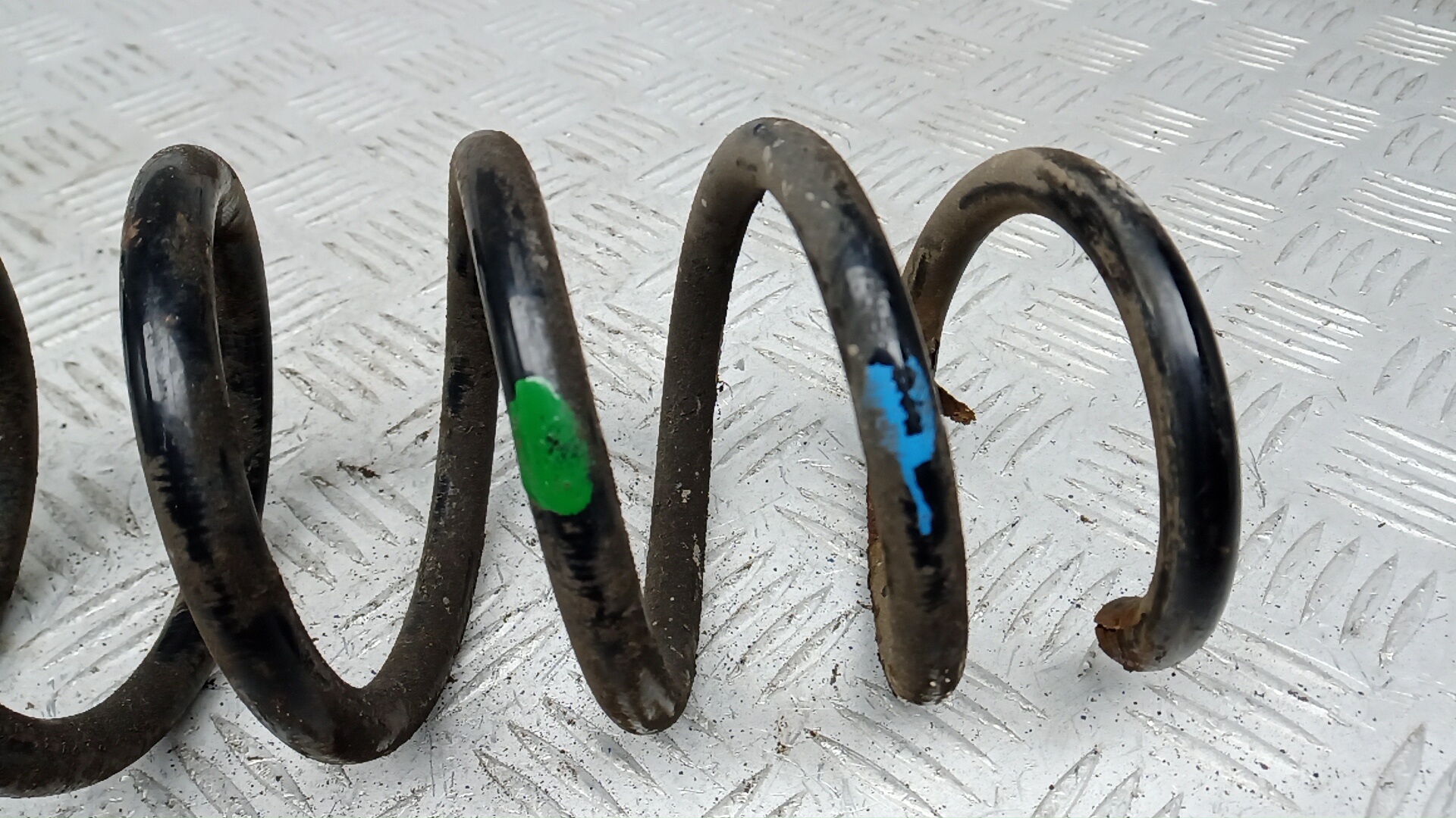 Пружина задняя