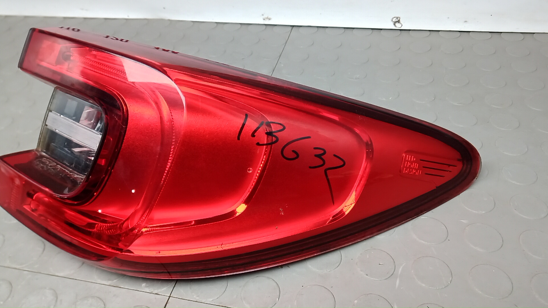 Фонарь задний правый