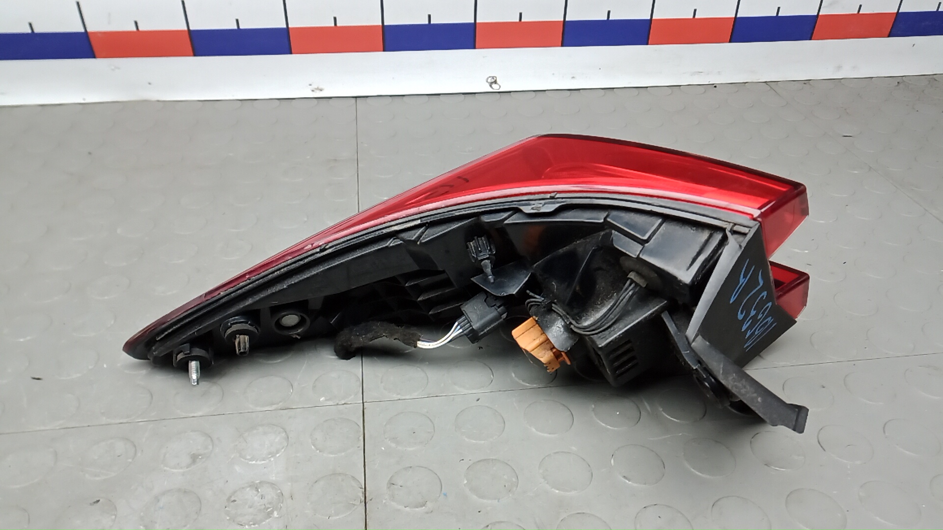 Фонарь задний правый