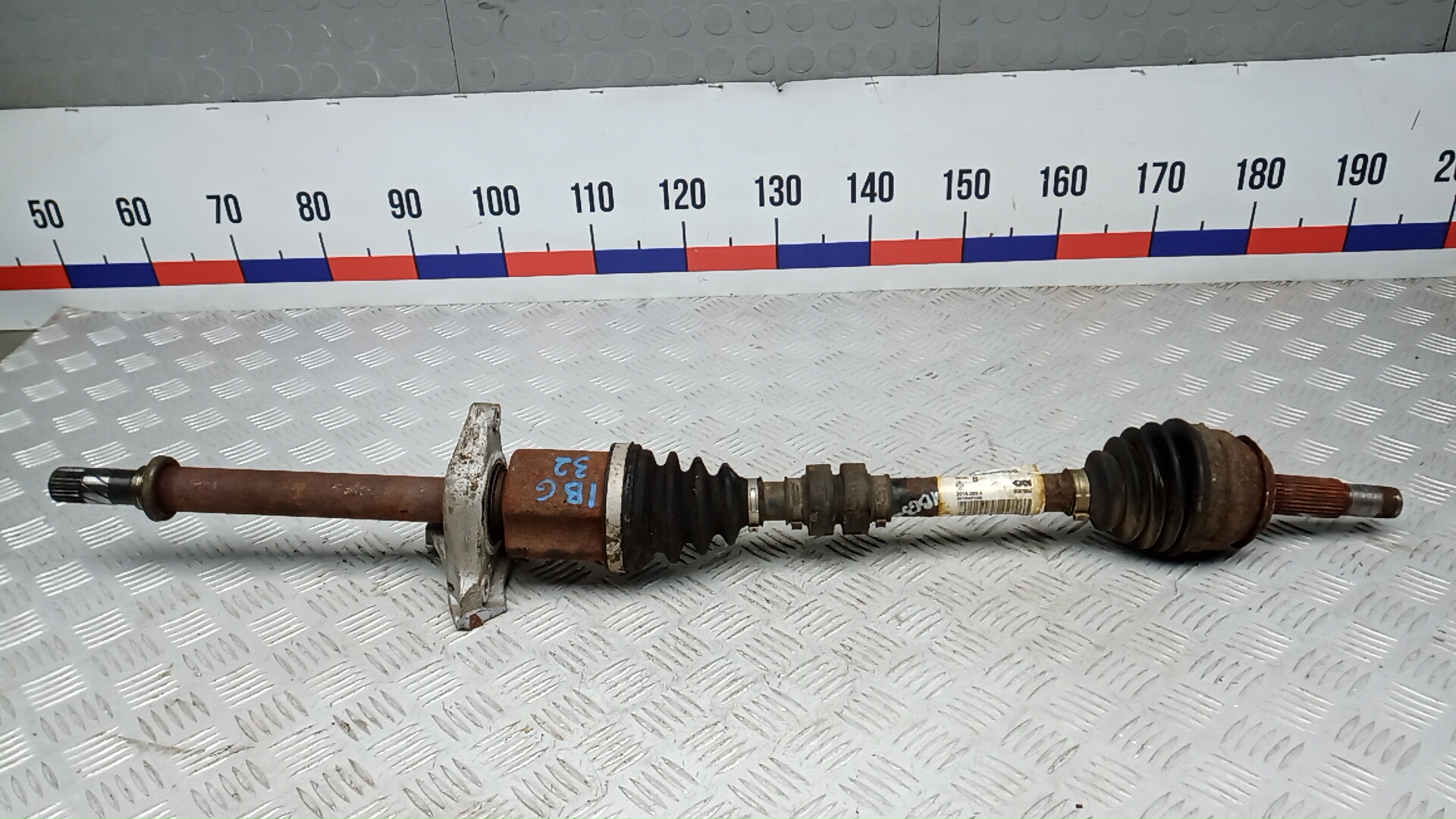 Полуось передняя правая