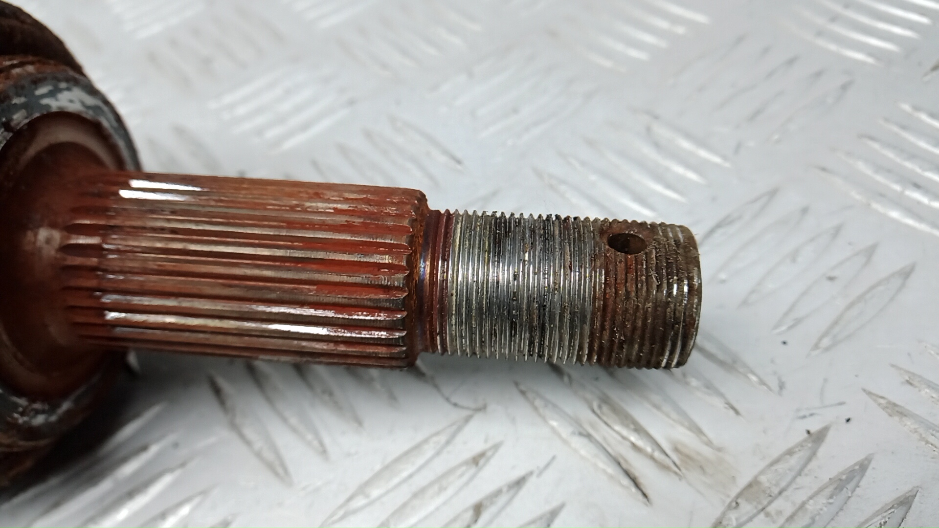 Полуось передняя правая