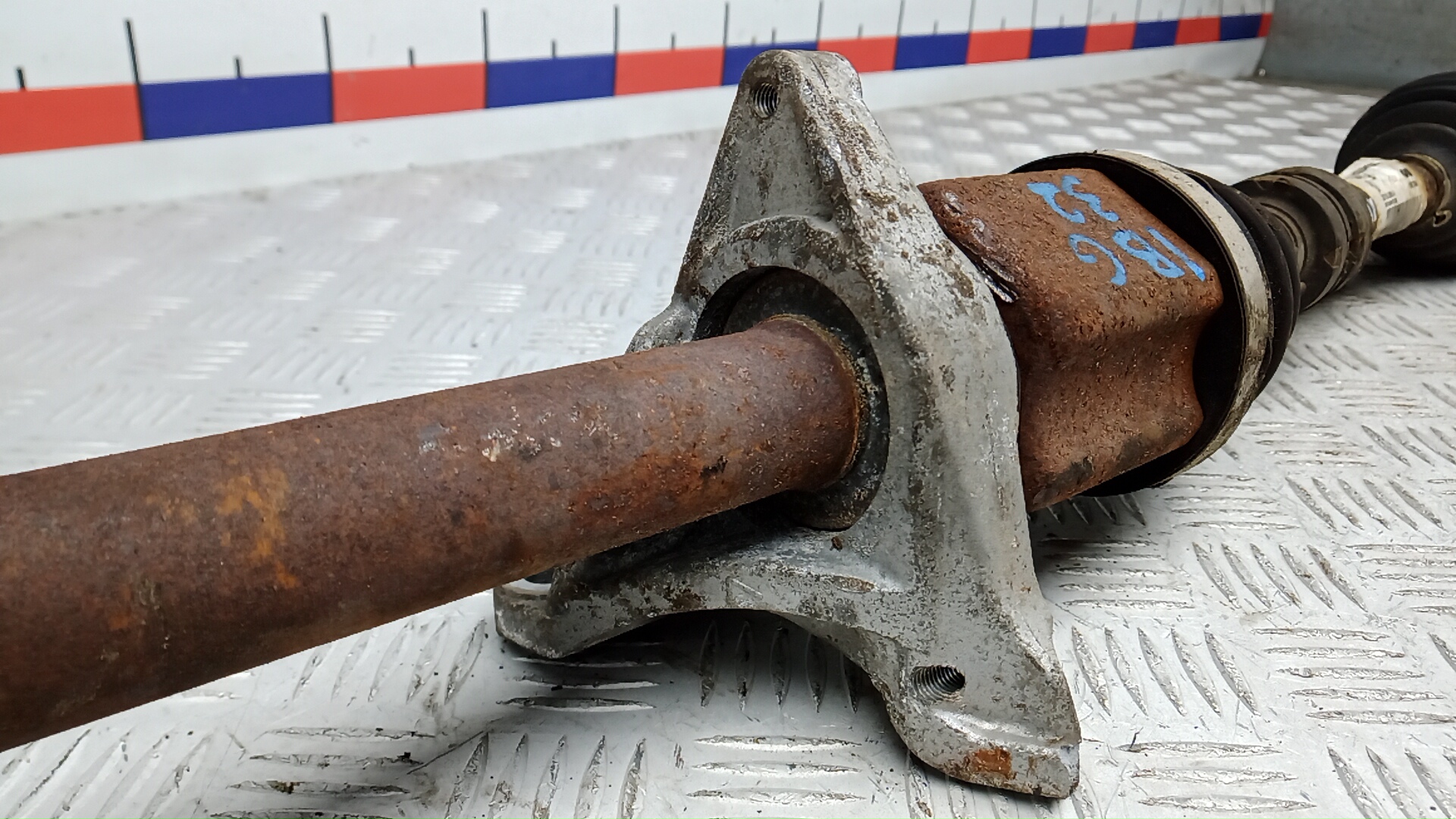 Полуось передняя правая